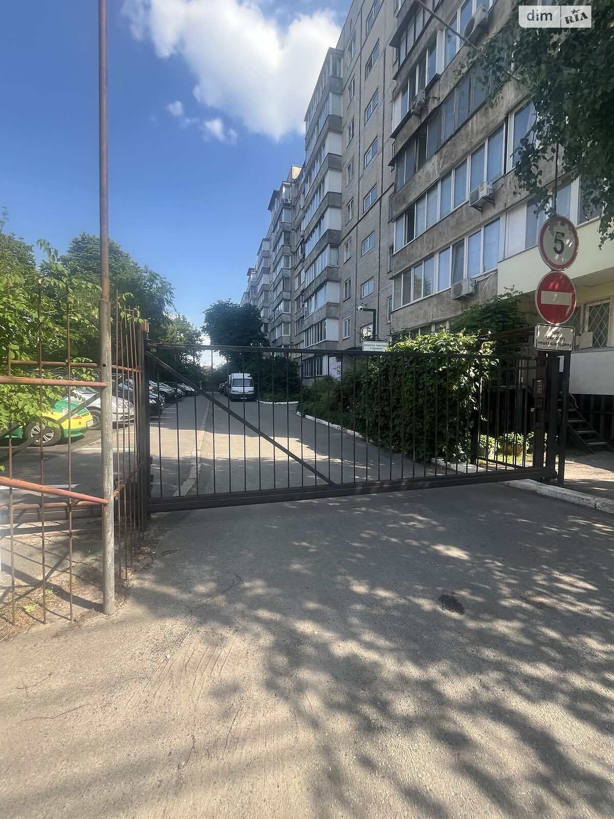 однокомнатная квартира в Киеве, район Александровская Слободка, на ул. Андрея Головко 31 в аренду на долгий срок помесячно фото 1