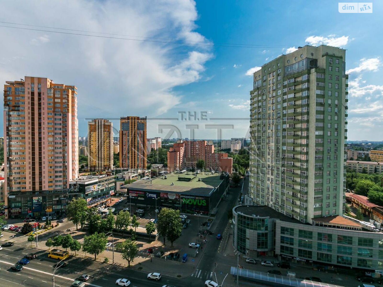 пятикомнатная квартира в Киеве, район Александровская Слободка, на просп. Лобановского 9/1 в аренду на долгий срок помесячно фото 1