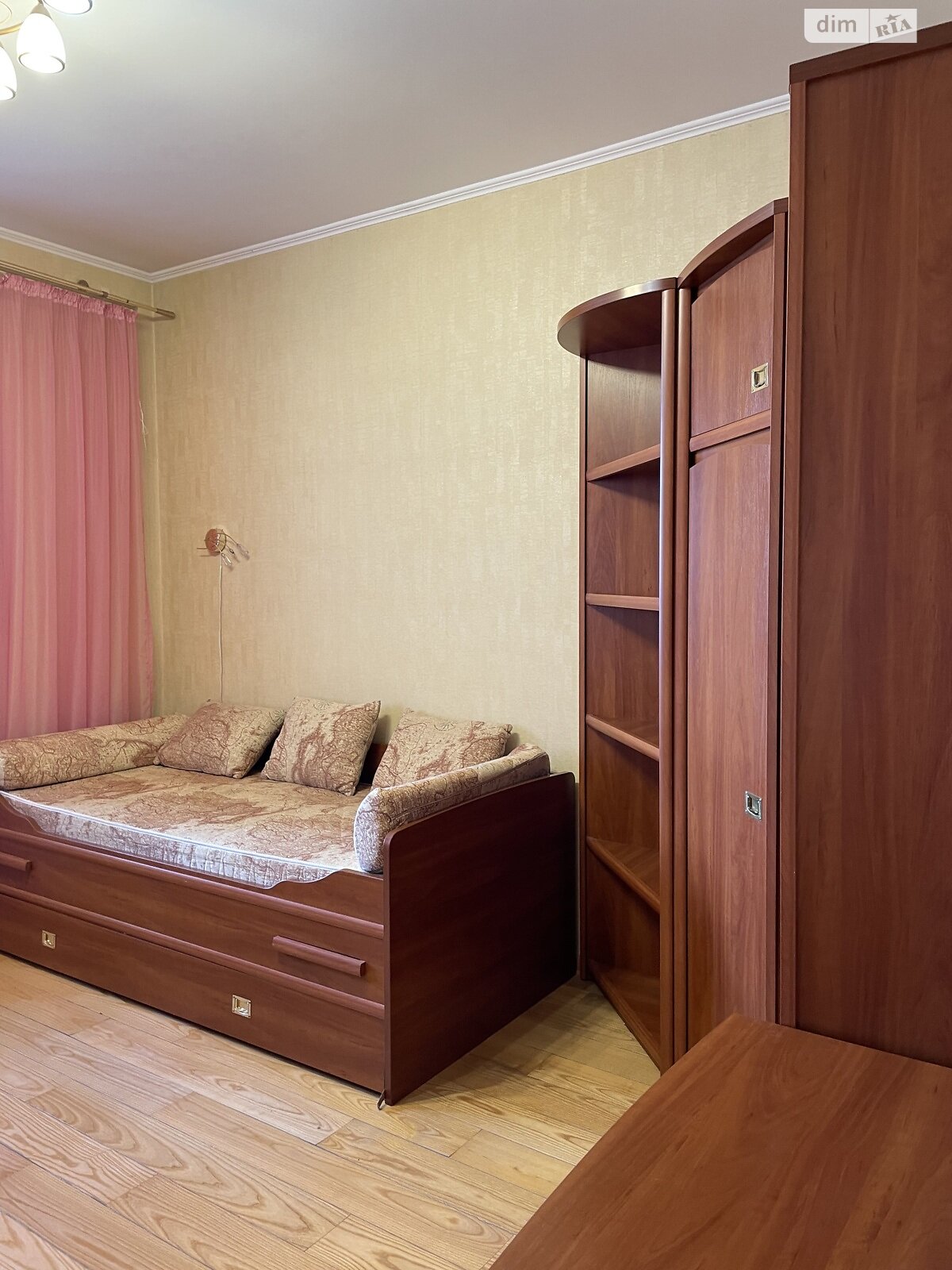 трехкомнатная квартира в Киеве, район Александровская Слободка, на ул. Николая Амосова 4 в аренду на долгий срок помесячно фото 1 трехкомнатная квартира в Киеве, район Александровская Слободка, на ул. Николая Амосова 4 в аренду на долгий срок помесячно фото 1