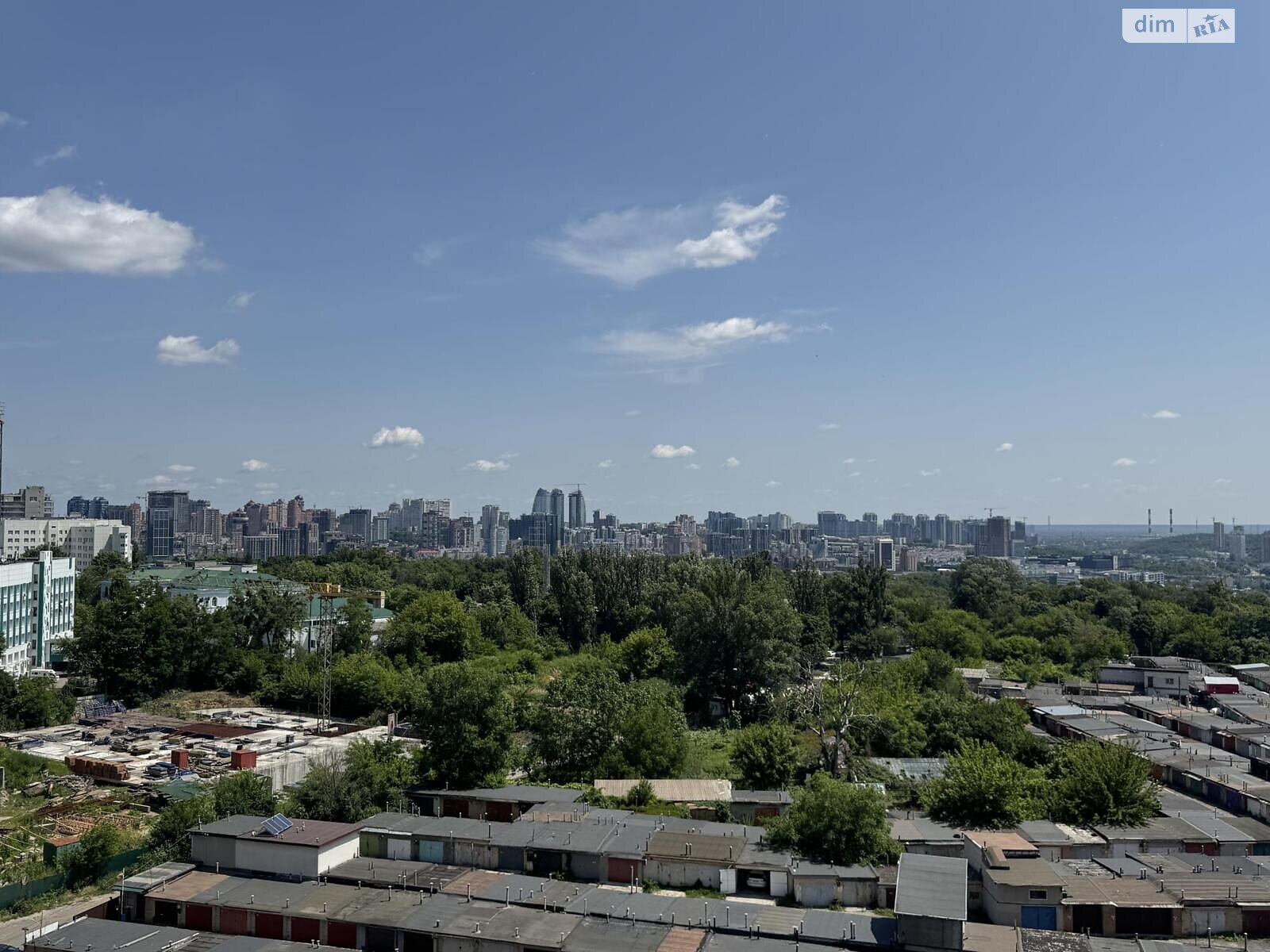 чотирикімнатна квартира в Києві, район Олександрівська Слобідка, на вул. Миколи Амосова 4 в довготривалу оренду помісячно фото 1 чотирикімнатна квартира в Києві, район Олександрівська Слобідка, на вул. Миколи Амосова 4 в довготривалу оренду помісячно фото 1