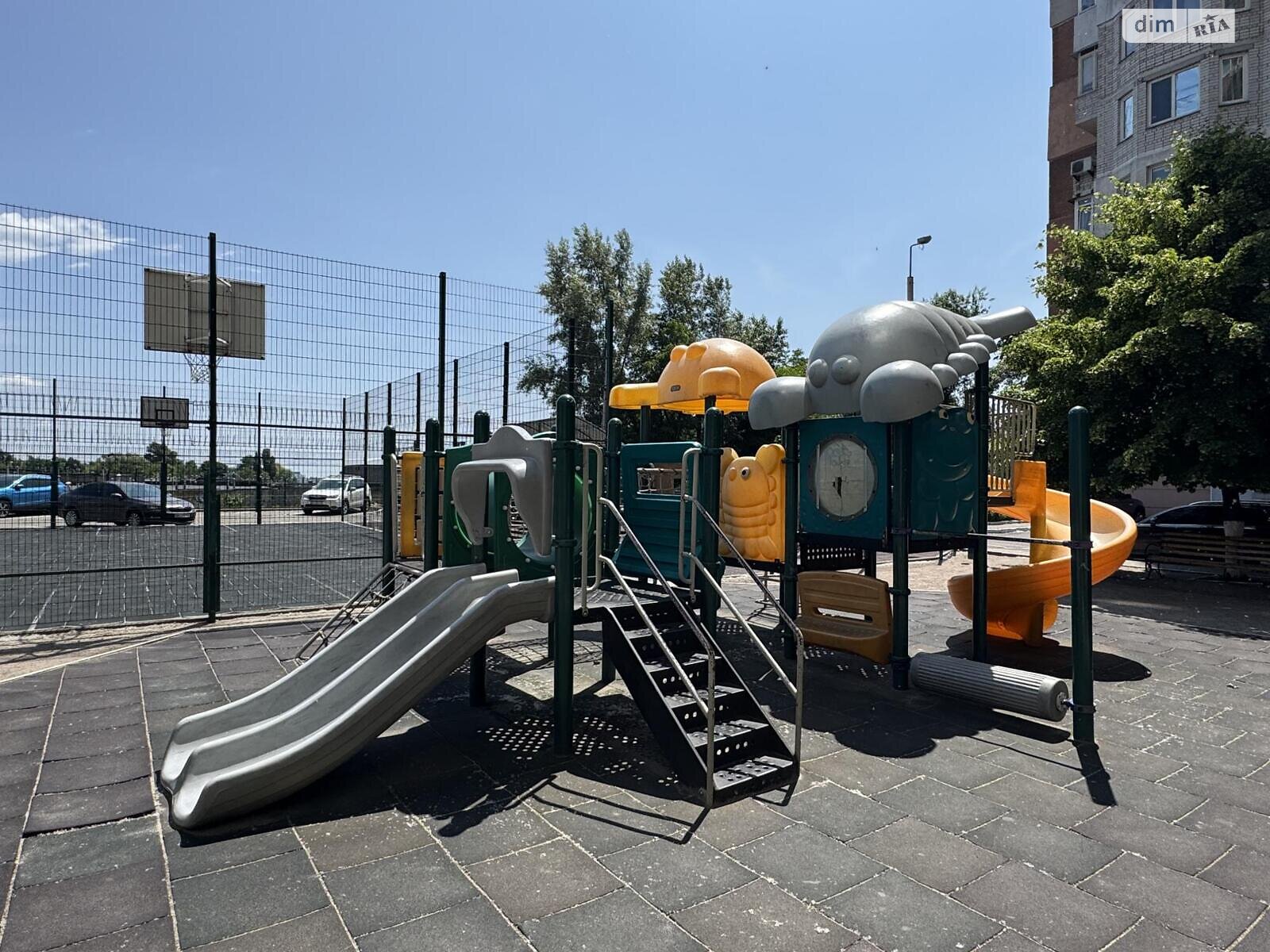 чотирикімнатна квартира в Києві, район Олександрівська Слобідка, на вул. Миколи Амосова 4 в довготривалу оренду помісячно фото 1 чотирикімнатна квартира в Києві, район Олександрівська Слобідка, на вул. Миколи Амосова 4 в довготривалу оренду помісячно фото 1