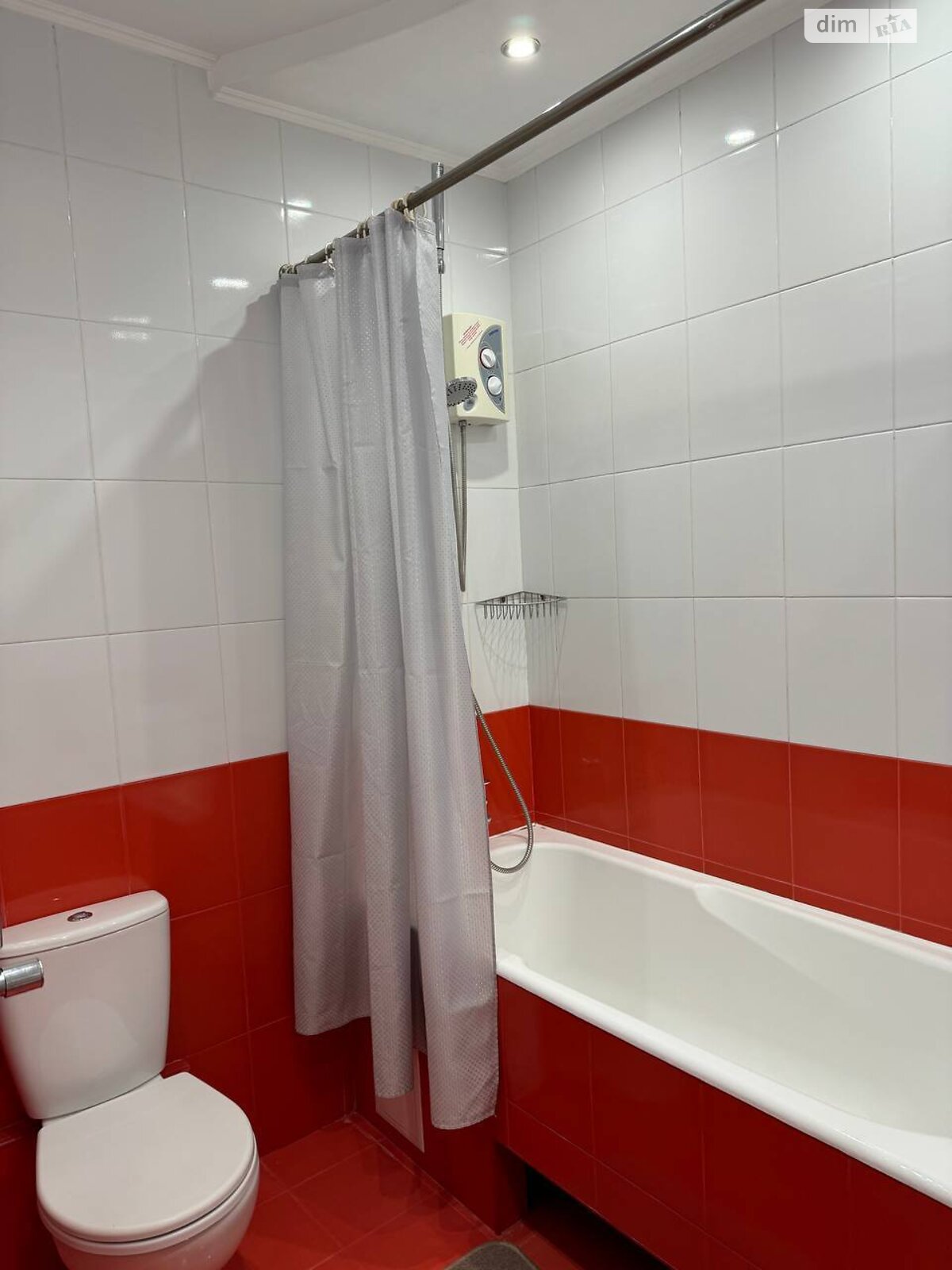 трехкомнатная квартира в Киеве, район Березняки, на просп. Павла Тычины 18Б в аренду на долгий срок помесячно фото 1