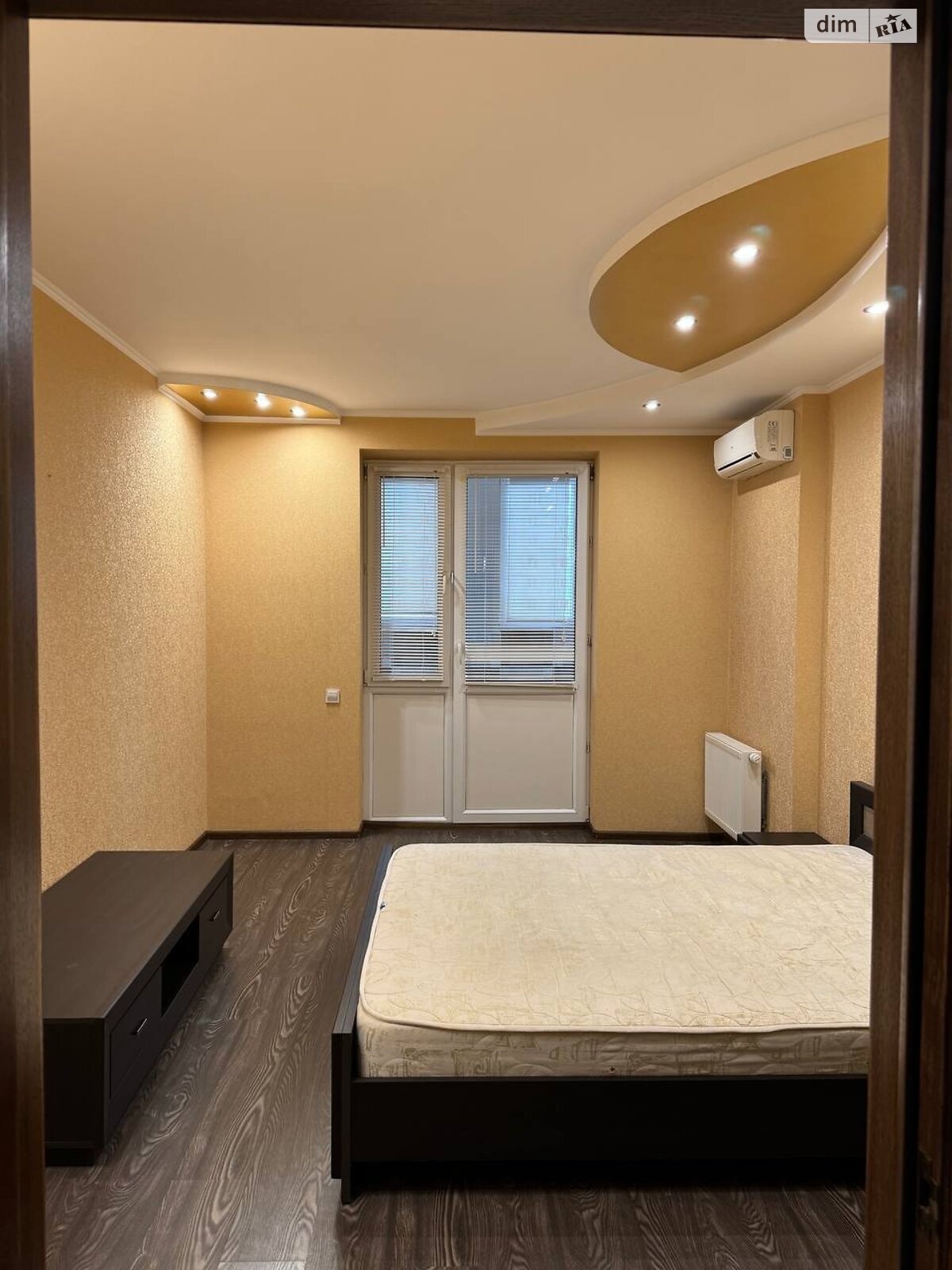 трехкомнатная квартира в Киеве, район Березняки, на просп. Павла Тычины 18Б в аренду на долгий срок помесячно фото 1