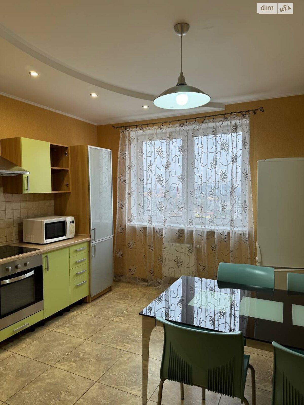 трехкомнатная квартира в Киеве, район Березняки, на просп. Павла Тычины 18Б в аренду на долгий срок помесячно фото 1