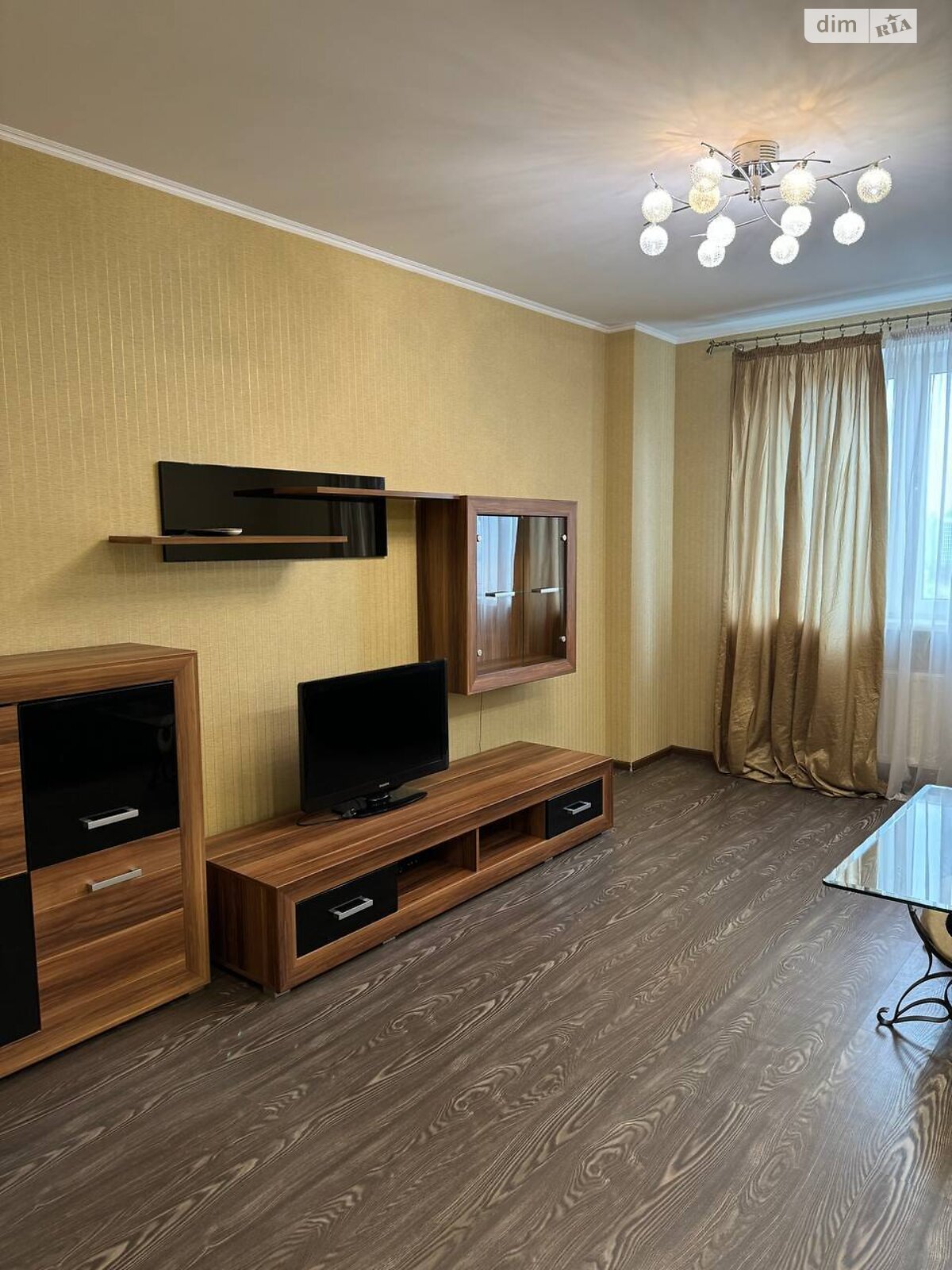 трехкомнатная квартира в Киеве, район Березняки, на просп. Павла Тычины 18Б в аренду на долгий срок помесячно фото 1