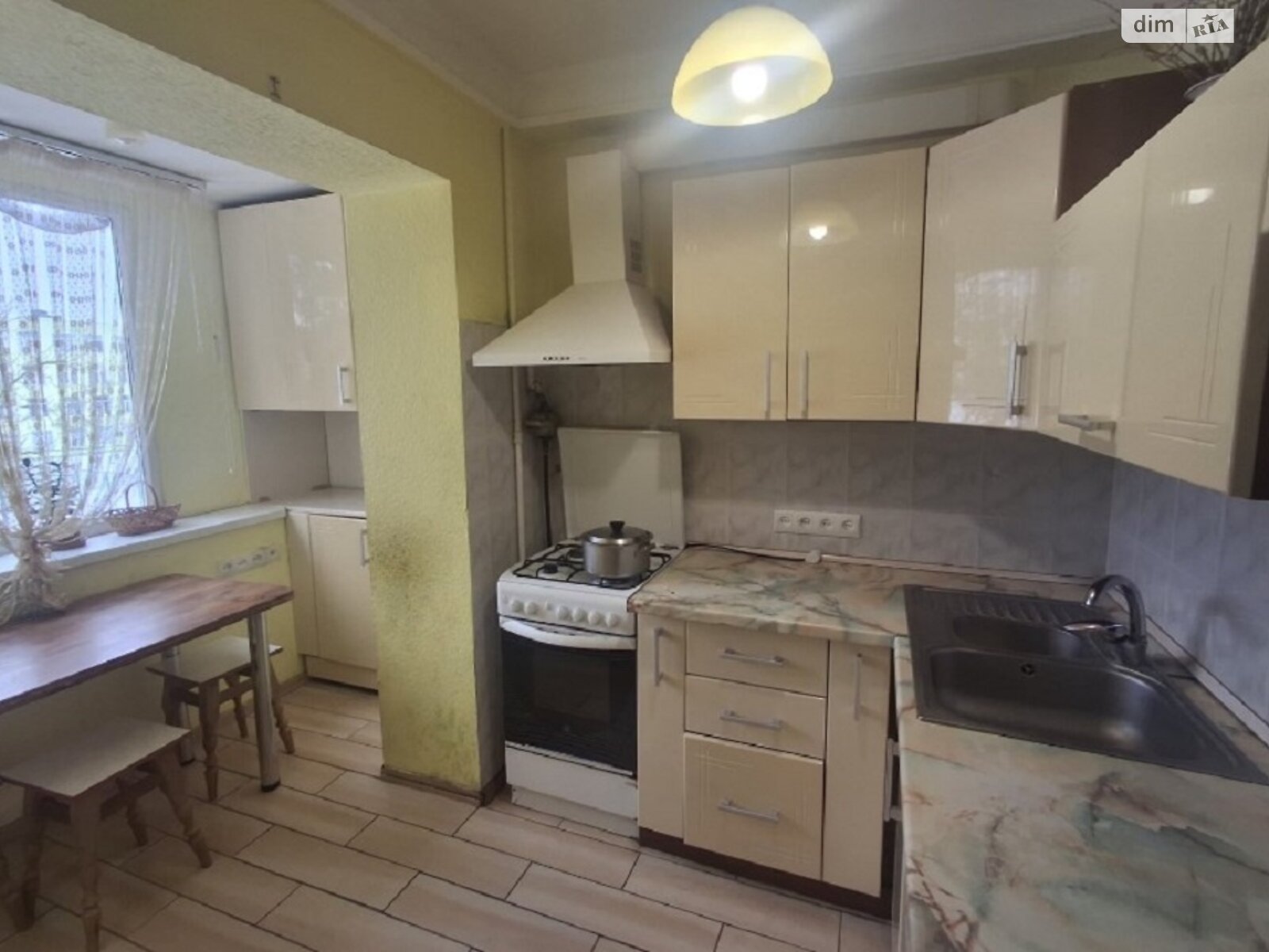 трехкомнатная квартира с ремонтом в Киеве, район Березняки, на просп. Павла Тычины 5А в аренду на долгий срок помесячно фото 1