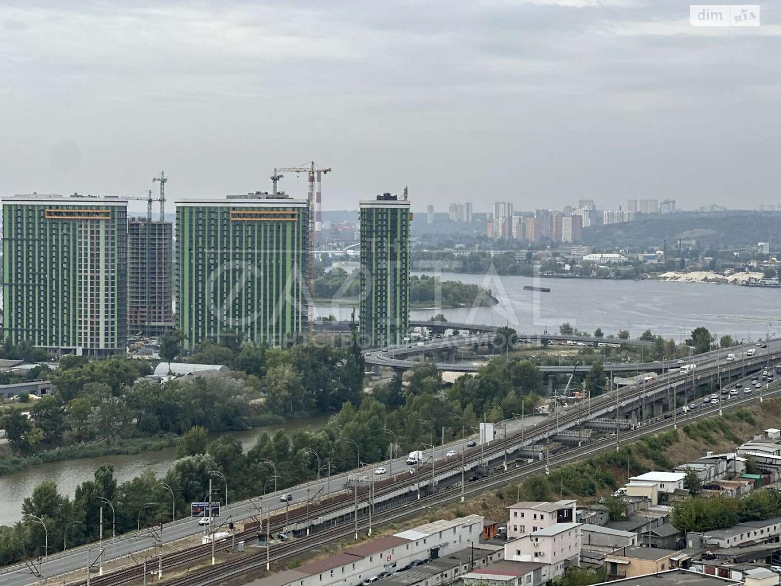 трехкомнатная квартира в Киеве, район Березняки, на ул. Юрия Шумского 5 в аренду на долгий срок помесячно фото 1