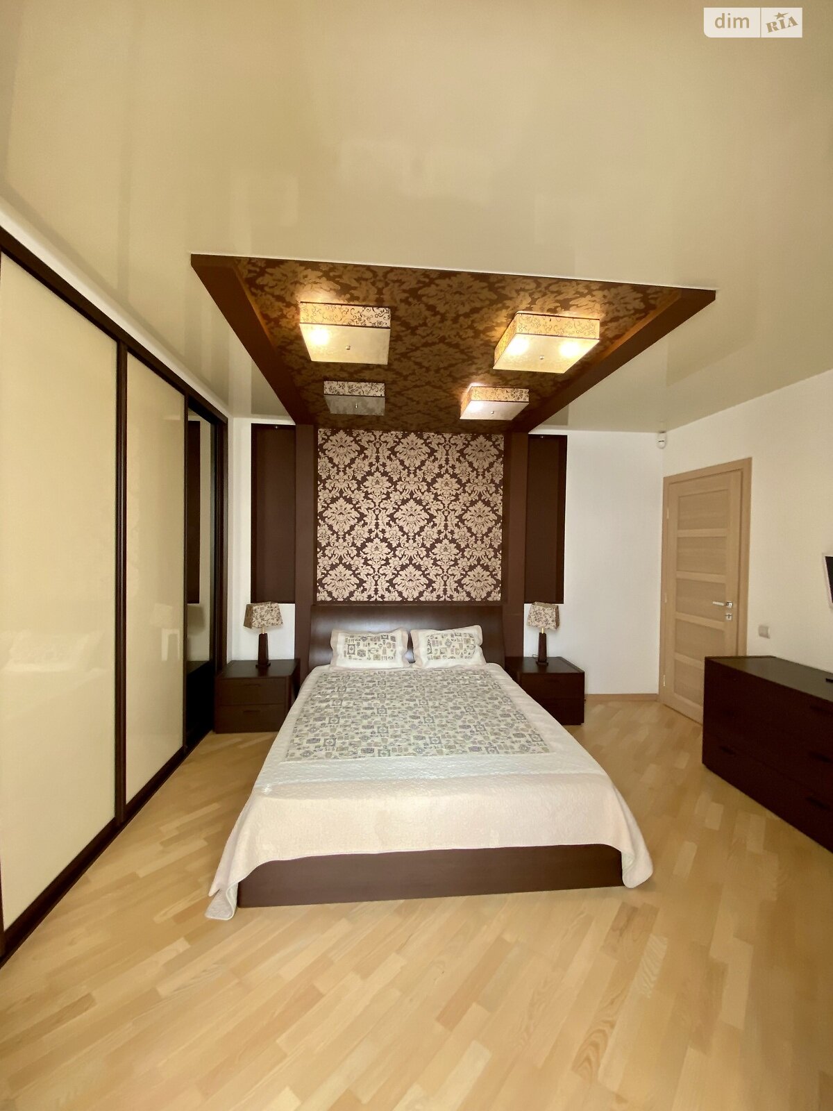 трехкомнатная квартира в Киеве, район Березняки, на ул. Юрия Шумского 1А в аренду на долгий срок помесячно фото 1