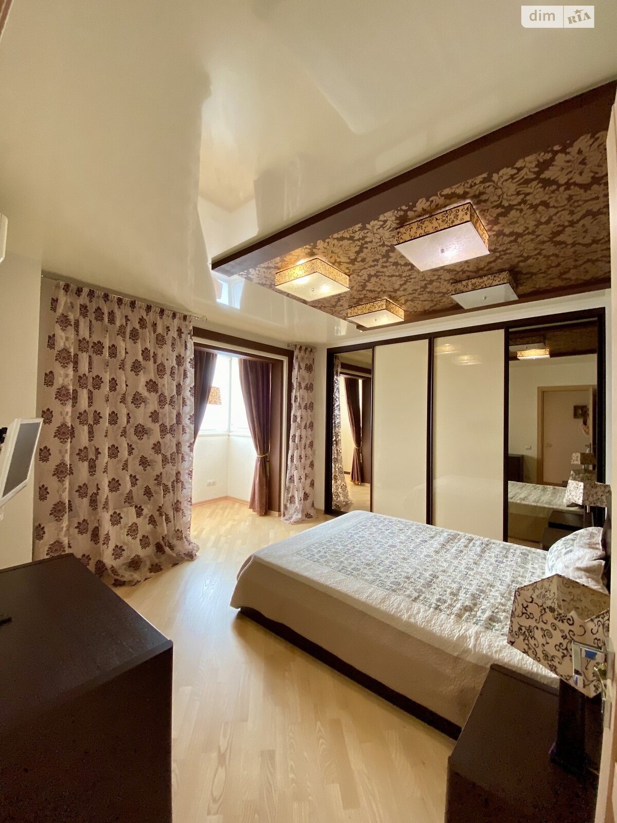 трехкомнатная квартира в Киеве, район Березняки, на ул. Юрия Шумского 1А в аренду на долгий срок помесячно фото 1