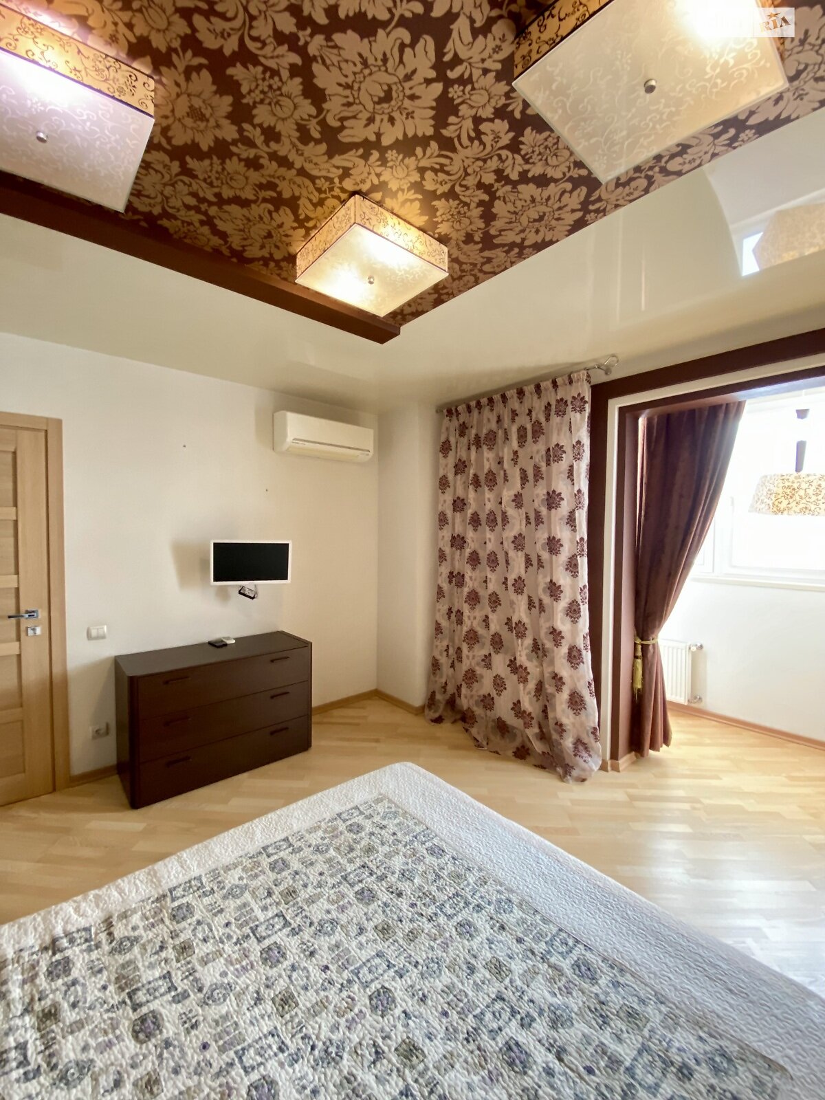 трехкомнатная квартира в Киеве, район Березняки, на ул. Юрия Шумского 1А в аренду на долгий срок помесячно фото 1