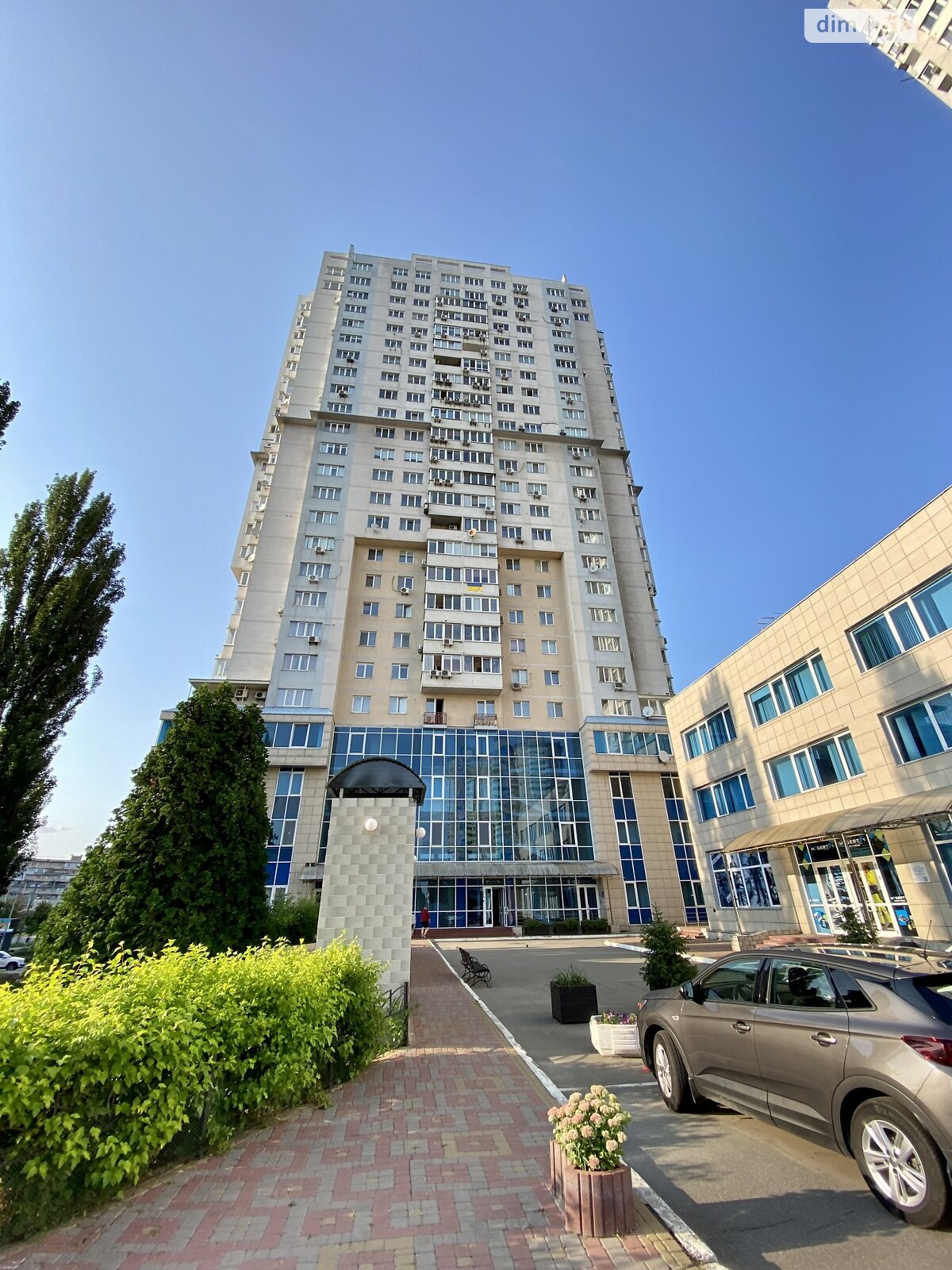 трехкомнатная квартира в Киеве, район Березняки, на ул. Юрия Шумского 1А в аренду на долгий срок помесячно фото 1