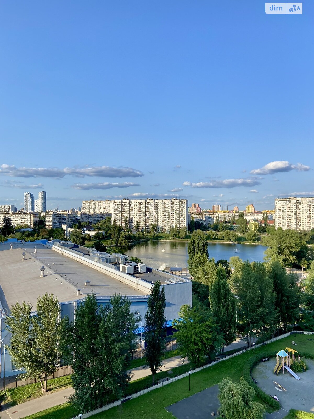 трехкомнатная квартира в Киеве, район Березняки, на ул. Юрия Шумского 1А в аренду на долгий срок помесячно фото 1