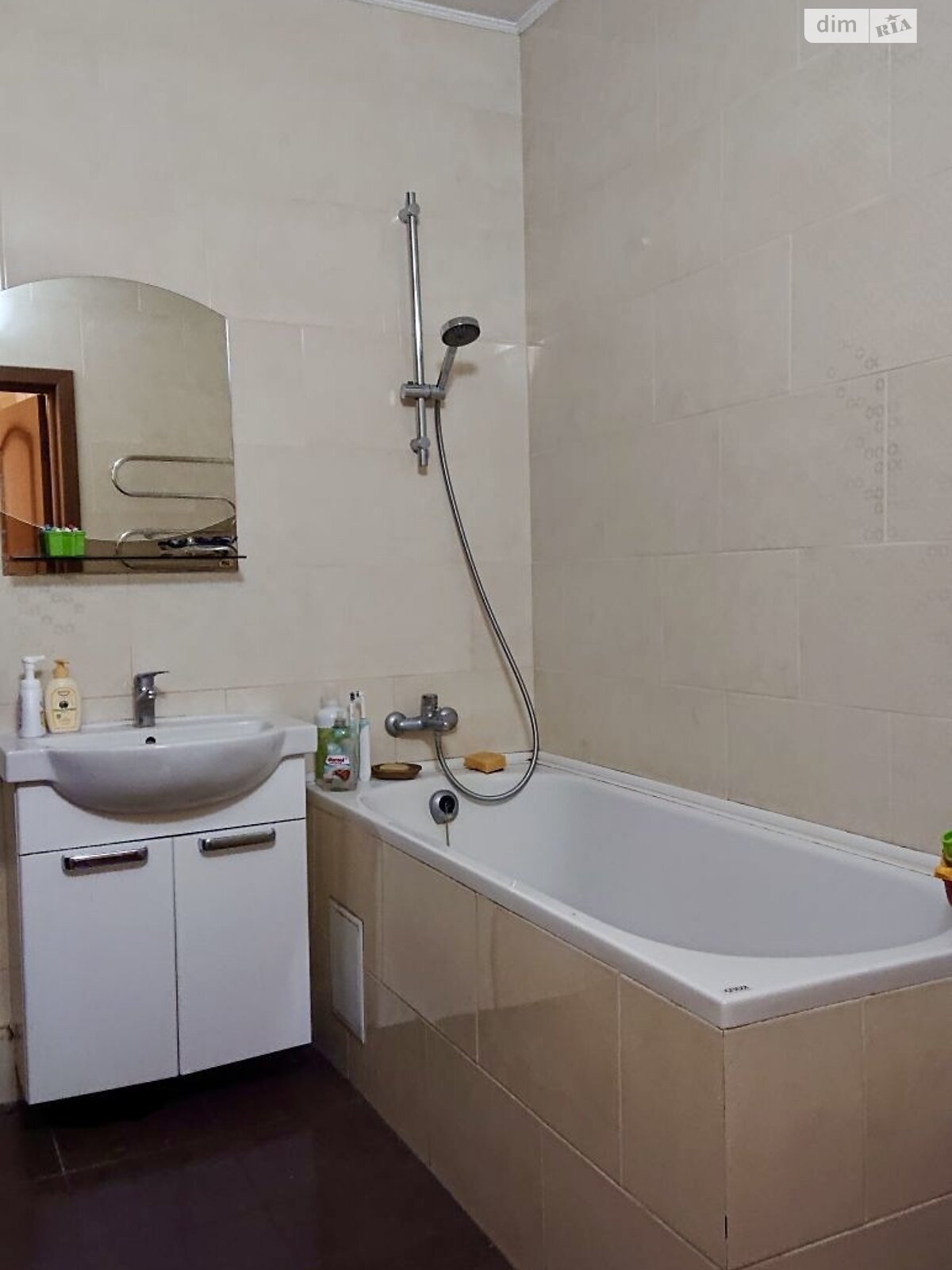 однокомнатная квартира в Киеве, район Березняки, на ул. Юрия Шумского 3Г в аренду на долгий срок помесячно фото 1 однокомнатная квартира в Киеве, район Березняки, на ул. Юрия Шумского 3Г в аренду на долгий срок помесячно фото 1