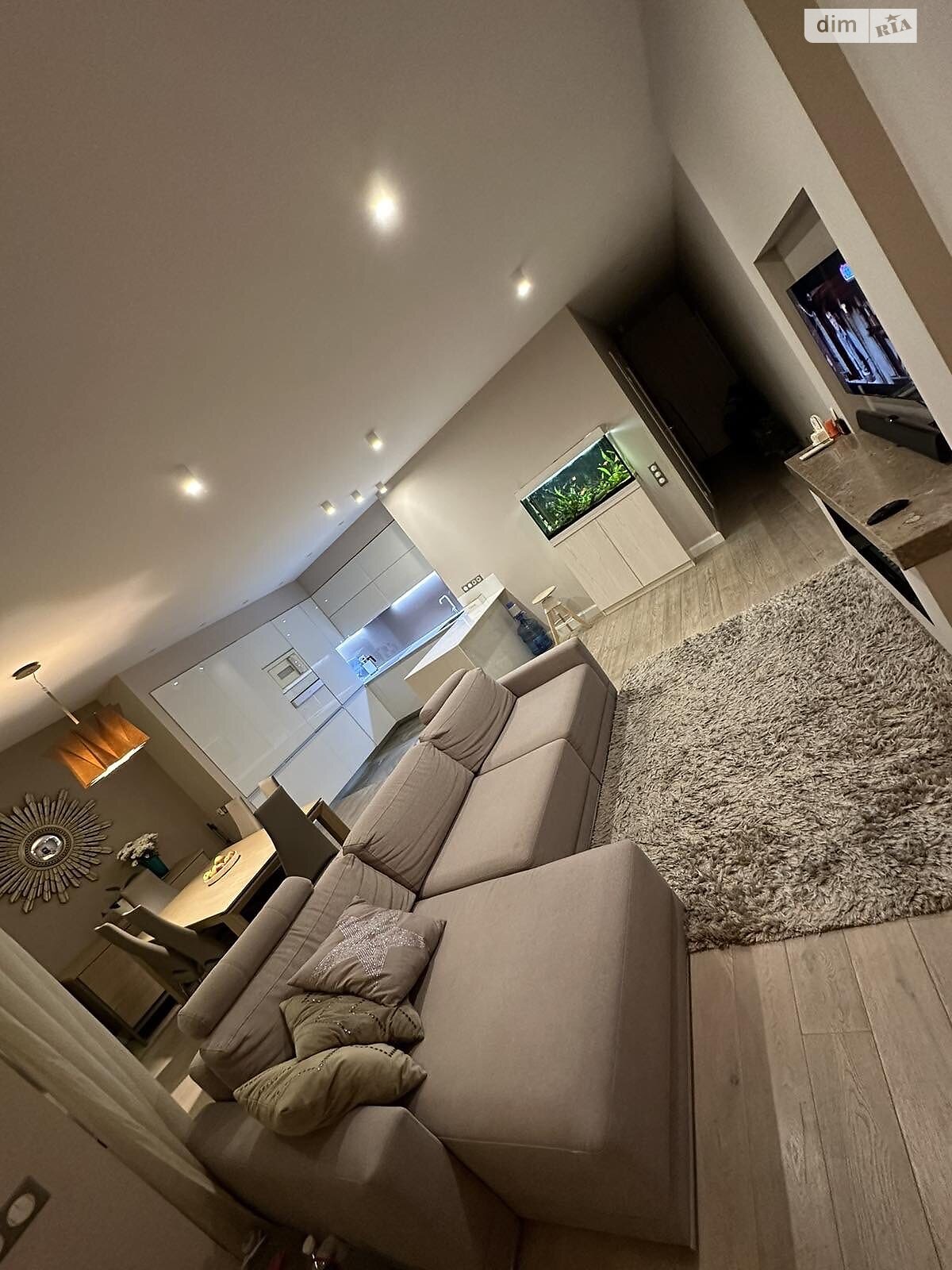 трехкомнатная квартира в Киеве, район Березняки, на ул. Юрия Шумского 3Г в аренду на долгий срок помесячно фото 1 трехкомнатная квартира в Киеве, район Березняки, на ул. Юрия Шумского 3Г в аренду на долгий срок помесячно фото 1