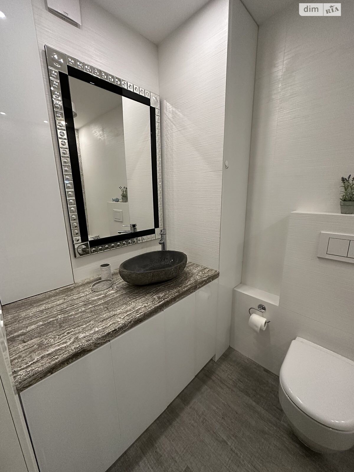 трехкомнатная квартира в Киеве, район Березняки, на ул. Юрия Шумского 3Г в аренду на долгий срок помесячно фото 1 трехкомнатная квартира в Киеве, район Березняки, на ул. Юрия Шумского 3Г в аренду на долгий срок помесячно фото 1