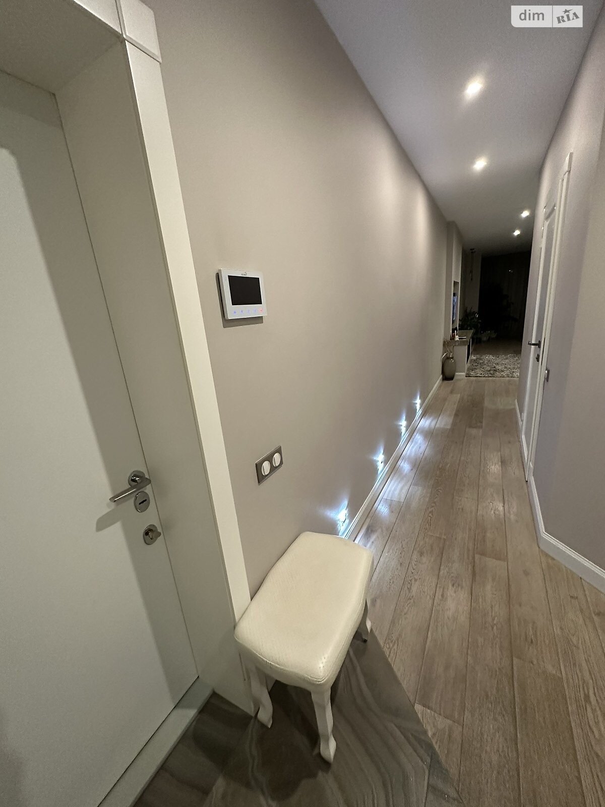 трехкомнатная квартира в Киеве, район Березняки, на ул. Юрия Шумского 3Г в аренду на долгий срок помесячно фото 1 трехкомнатная квартира в Киеве, район Березняки, на ул. Юрия Шумского 3Г в аренду на долгий срок помесячно фото 1