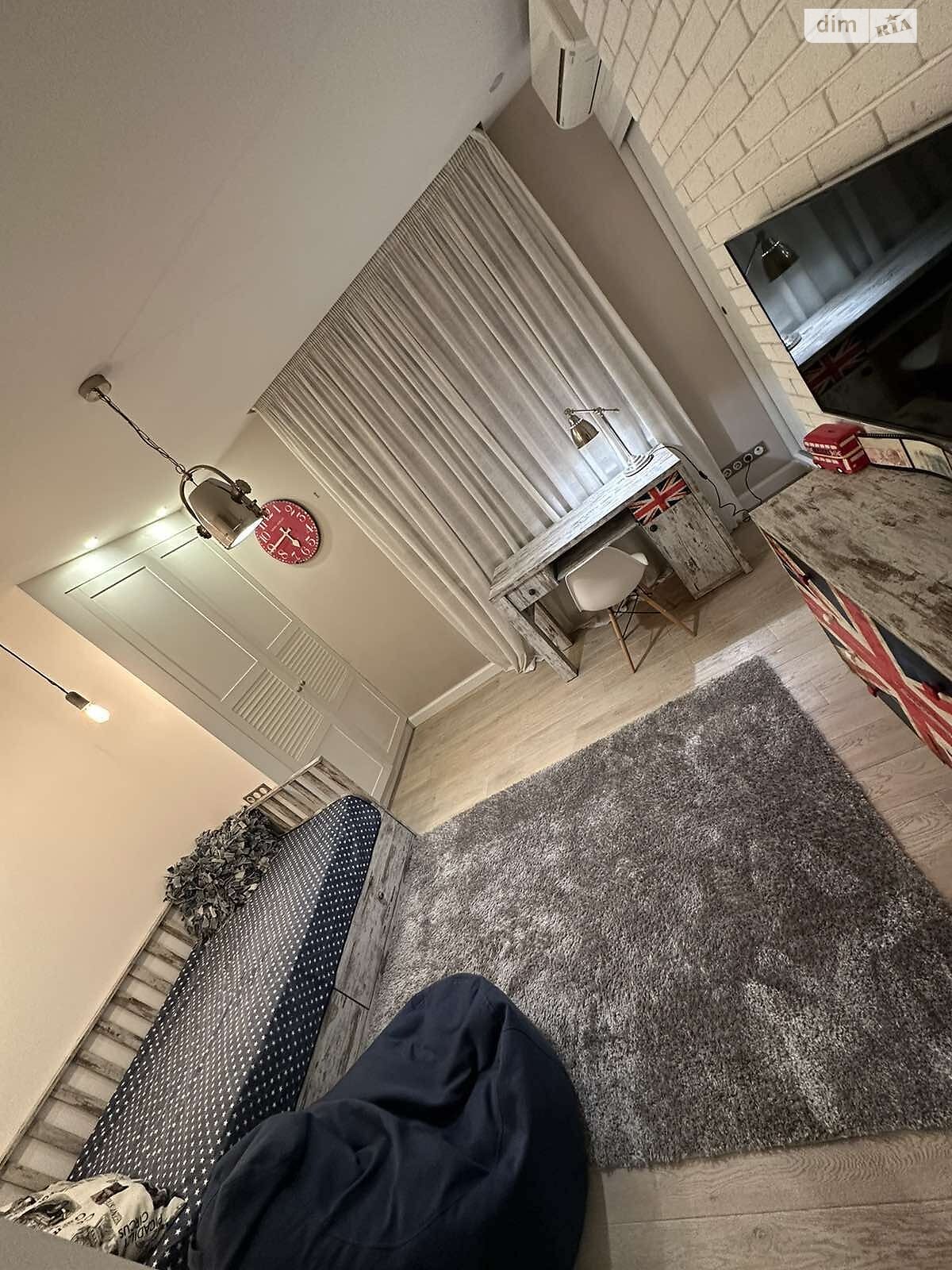 трехкомнатная квартира в Киеве, район Березняки, на ул. Юрия Шумского 3Г в аренду на долгий срок помесячно фото 1 трехкомнатная квартира в Киеве, район Березняки, на ул. Юрия Шумского 3Г в аренду на долгий срок помесячно фото 1