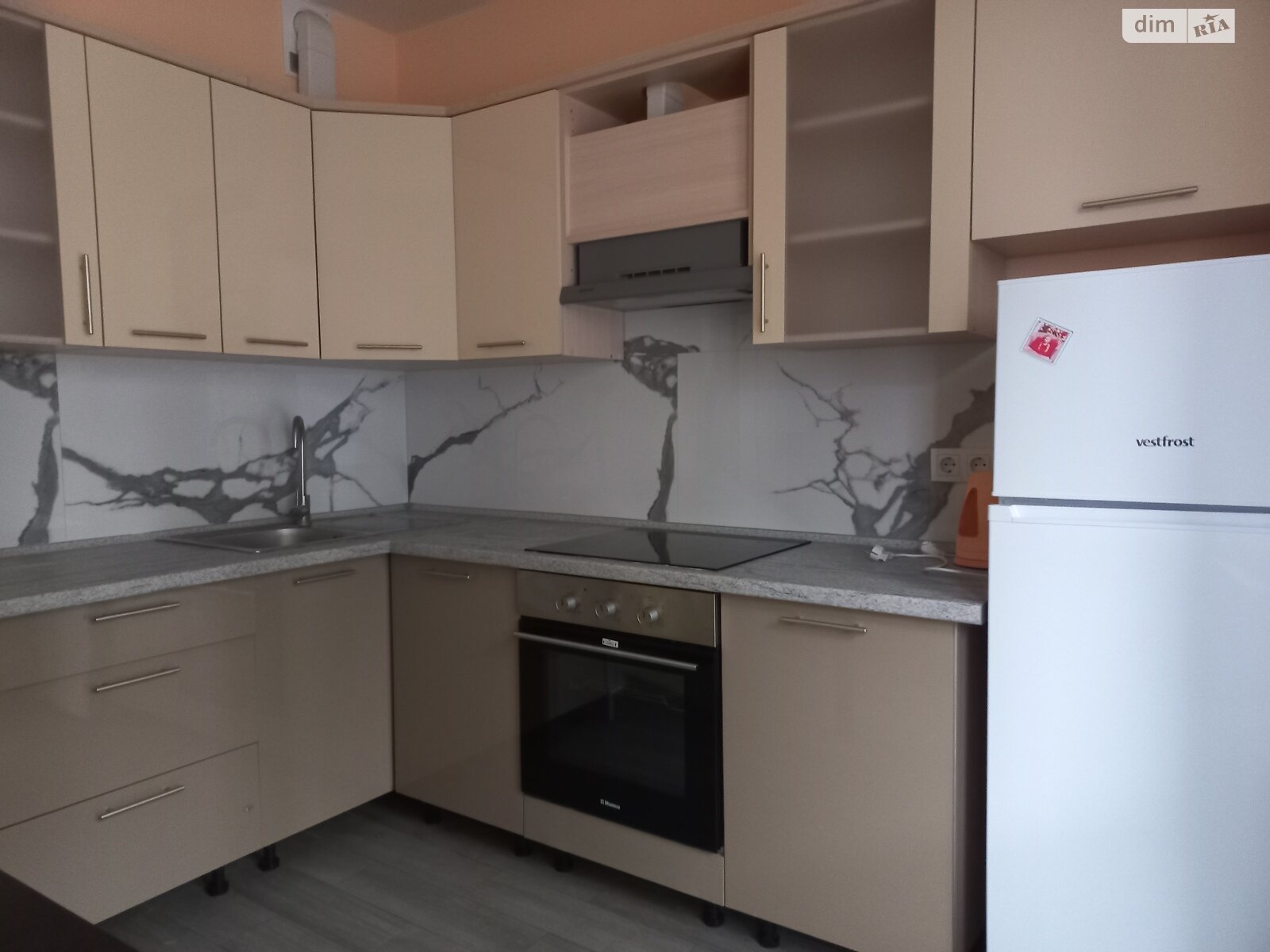 однокомнатная квартира в Киеве, район Берковец, на ул. Берковецкая 6А в аренду на долгий срок помесячно фото 1 однокомнатная квартира в Киеве, район Берковец, на ул. Берковецкая 6А в аренду на долгий срок помесячно фото 1