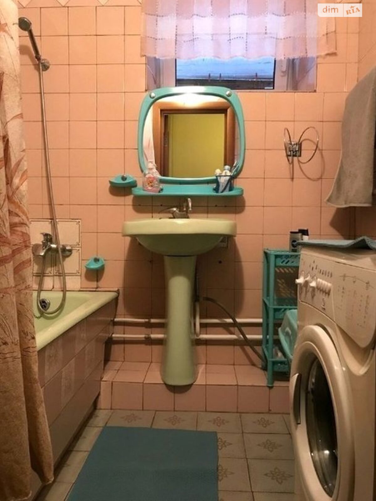 трикімнатна квартира в Києві, на вул. Велика Житомирська 6 в довготривалу оренду помісячно фото 1 трикімнатна квартира в Києві, на вул. Велика Житомирська 6 в довготривалу оренду помісячно фото 1