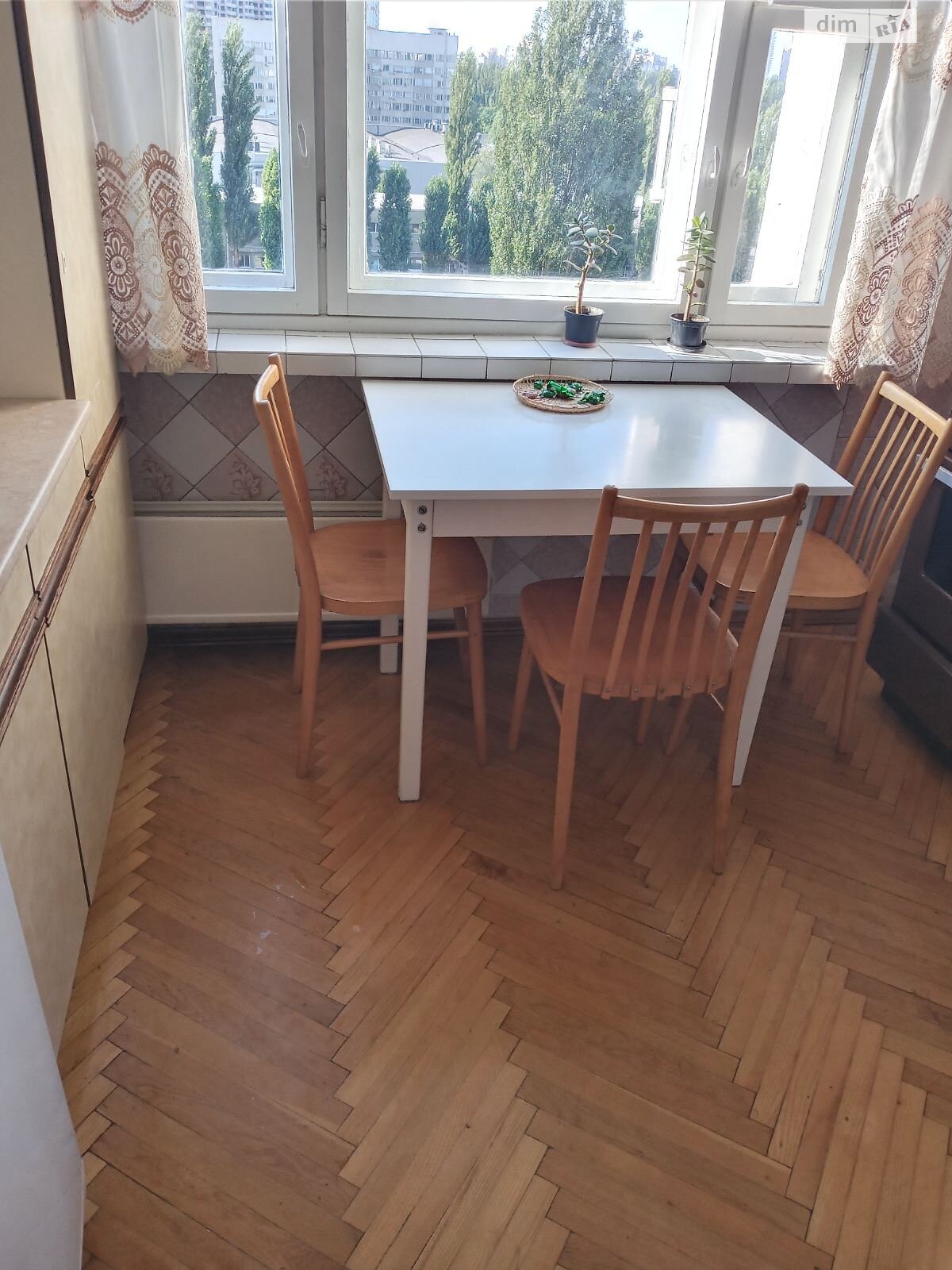 трикімнатна квартира в Києві, район Борщагівка, на просп. Академіка Корольова 2А в довготривалу оренду помісячно фото 1 трикімнатна квартира в Києві, район Борщагівка, на просп. Академіка Корольова 2А в довготривалу оренду помісячно фото 1