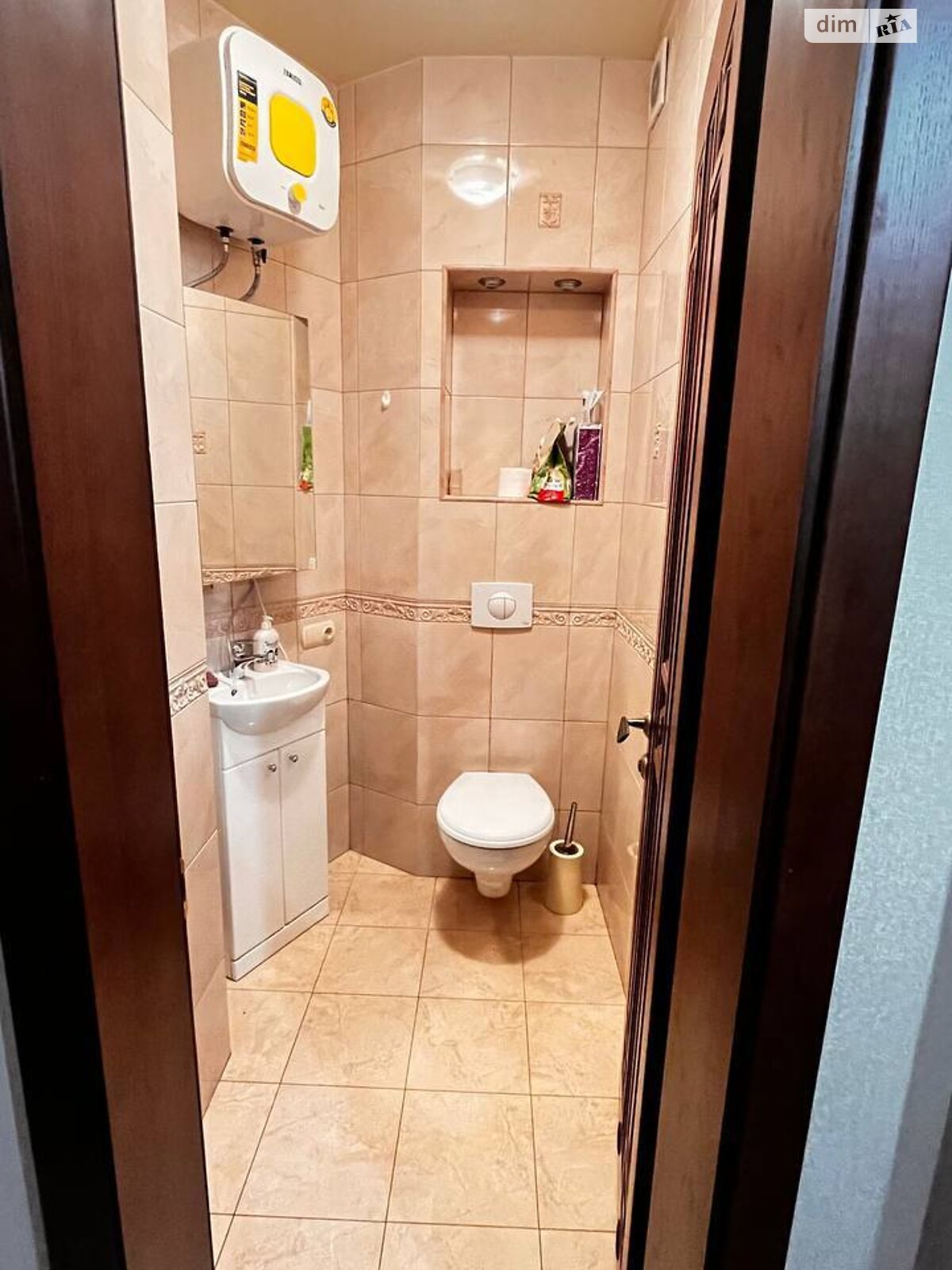 трехкомнатная квартира в Киеве, район Борщаговка, на ул. Семьи Стешенко 7 в аренду на долгий срок помесячно фото 1