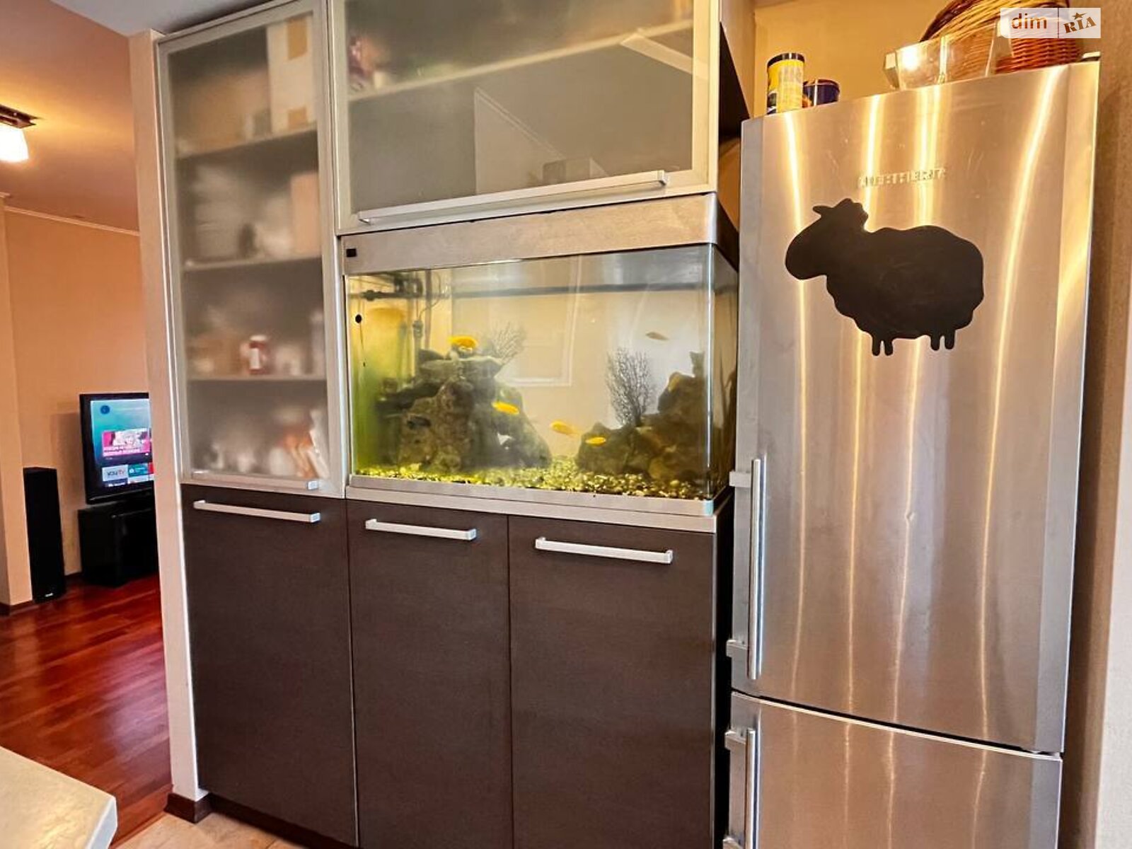 трехкомнатная квартира в Киеве, район Борщаговка, на ул. Семьи Стешенко 7 в аренду на долгий срок помесячно фото 1