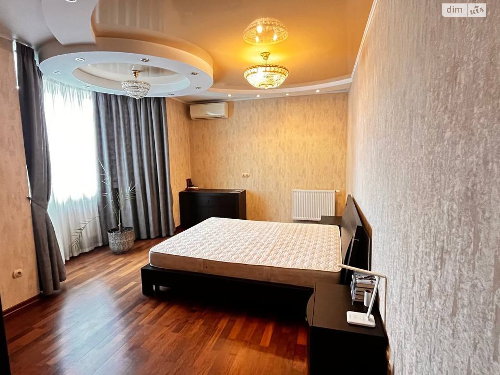 трехкомнатная квартира в Киеве, район Борщаговка, на ул. Семьи Стешенко 7 в аренду на долгий срок помесячно фото 1