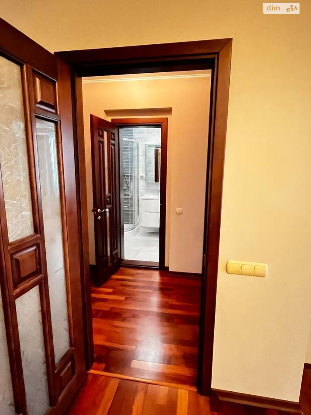 трехкомнатная квартира в Киеве, район Борщаговка, на ул. Семьи Стешенко 7 в аренду на долгий срок помесячно фото 1