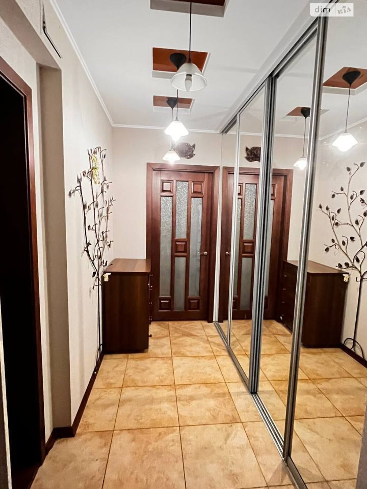 трехкомнатная квартира в Киеве, район Борщаговка, на ул. Семьи Стешенко 7 в аренду на долгий срок помесячно фото 1