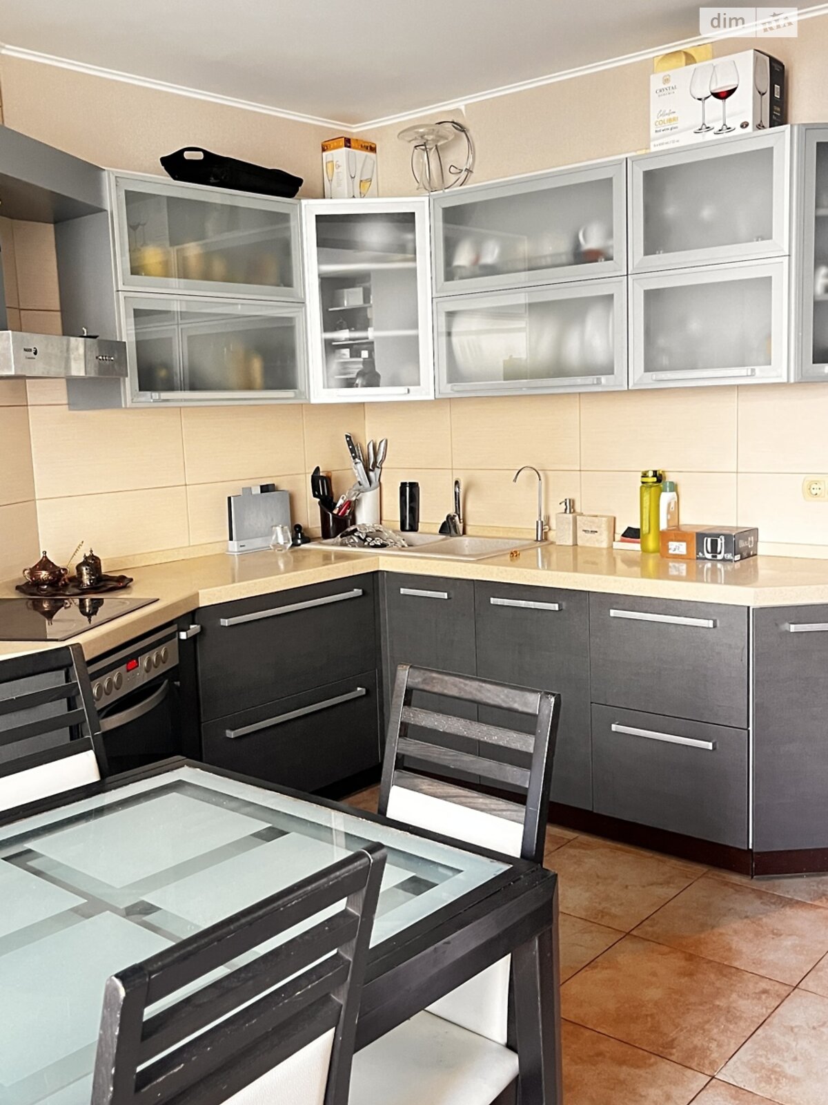 трехкомнатная квартира в Киеве, район Борщаговка, на ул. Семьи Стешенко 7 в аренду на долгий срок помесячно фото 1