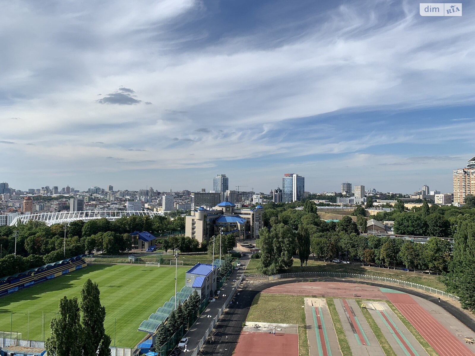 четырехкомнатная квартира в Киеве, район Печерский, на пер. Лабораторный 7 в аренду на долгий срок помесячно фото 1