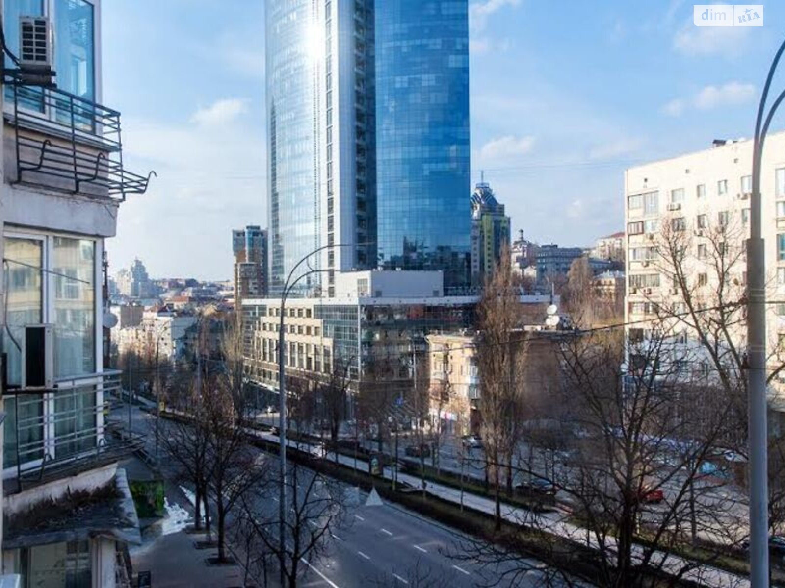 трехкомнатная квартира в Киеве, район Черепанова гора, на бул. Леси Украинки 10 в аренду на долгий срок помесячно фото 1 трехкомнатная квартира в Киеве, район Черепанова гора, на бул. Леси Украинки 10 в аренду на долгий срок помесячно фото 1