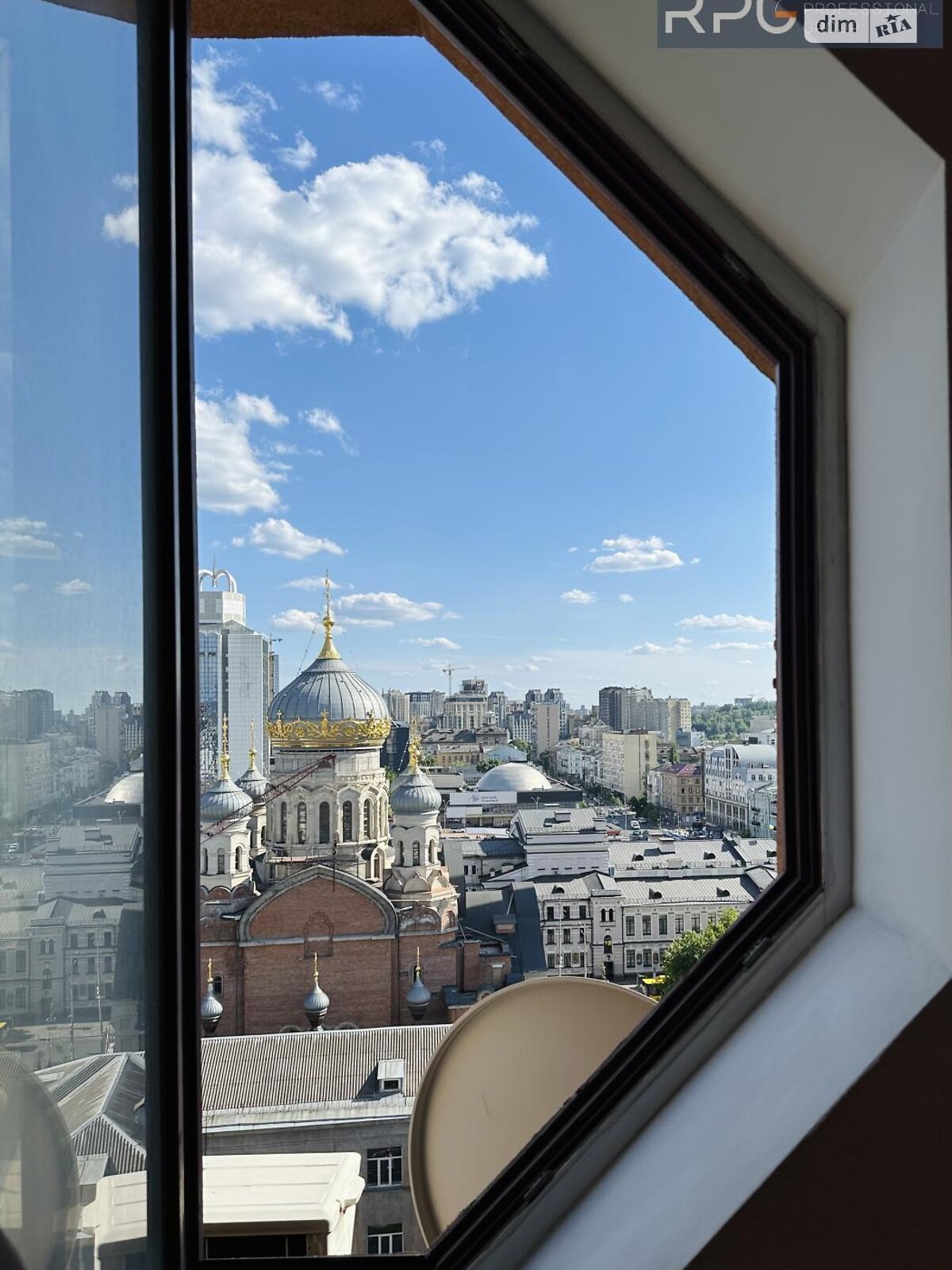трехкомнатная квартира в Киеве, район Черепанова гора, на ул. Шота Руставели 44 в аренду на долгий срок помесячно фото 1 трехкомнатная квартира в Киеве, район Черепанова гора, на ул. Шота Руставели 44 в аренду на долгий срок помесячно фото 1