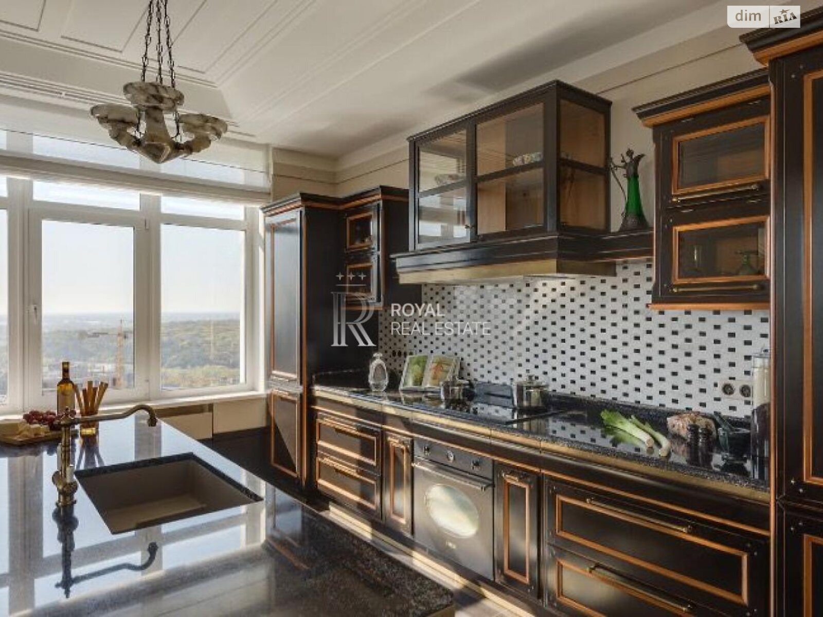 четырехкомнатная квартира в Киеве, район Печерский, на ул. Андрея Верхогляда 7 в аренду на долгий срок помесячно фото 1