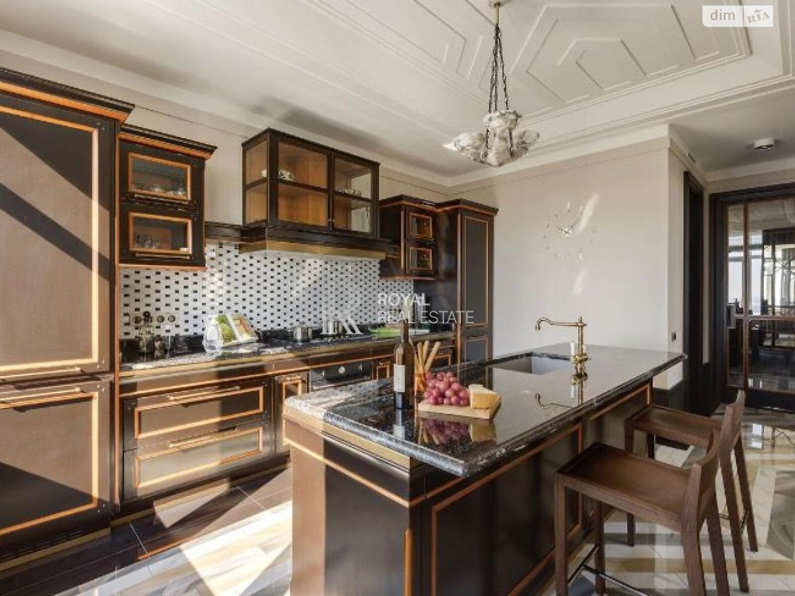 четырехкомнатная квартира в Киеве, район Печерский, на ул. Андрея Верхогляда 7 в аренду на долгий срок помесячно фото 1