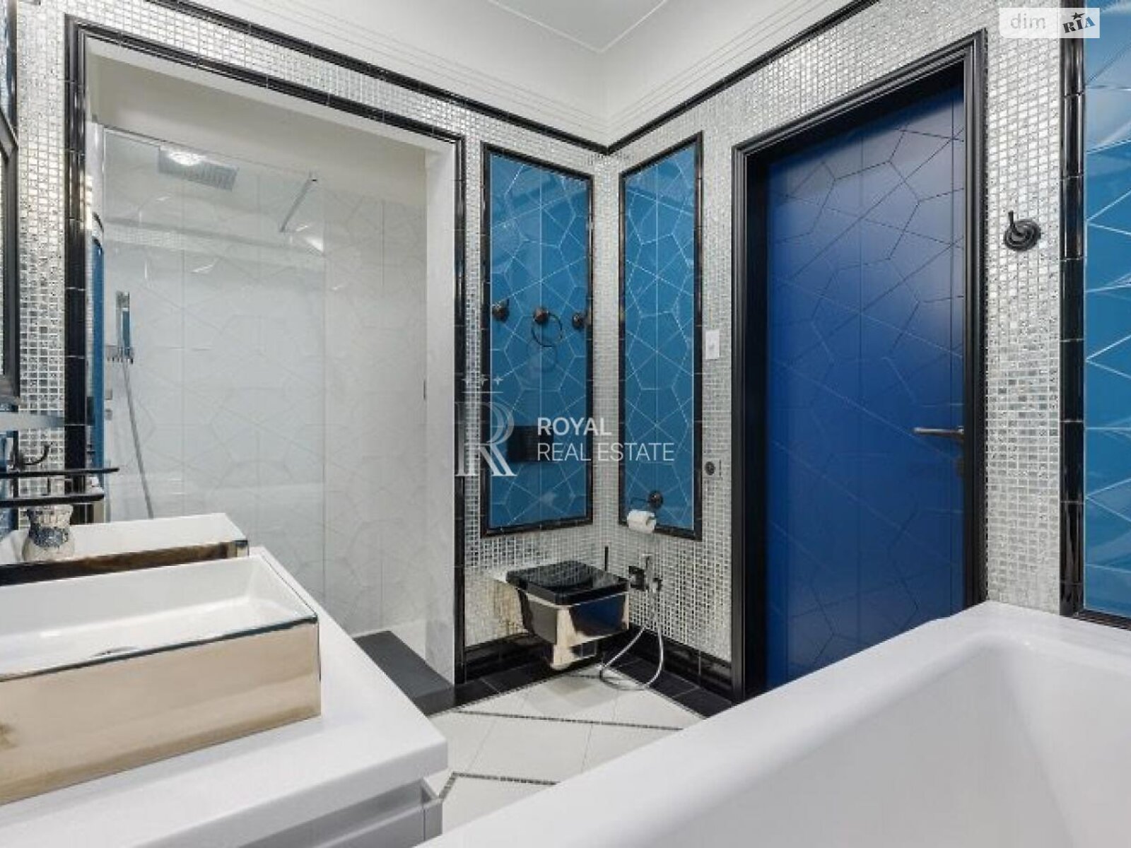 четырехкомнатная квартира в Киеве, район Печерский, на ул. Андрея Верхогляда 7 в аренду на долгий срок помесячно фото 1