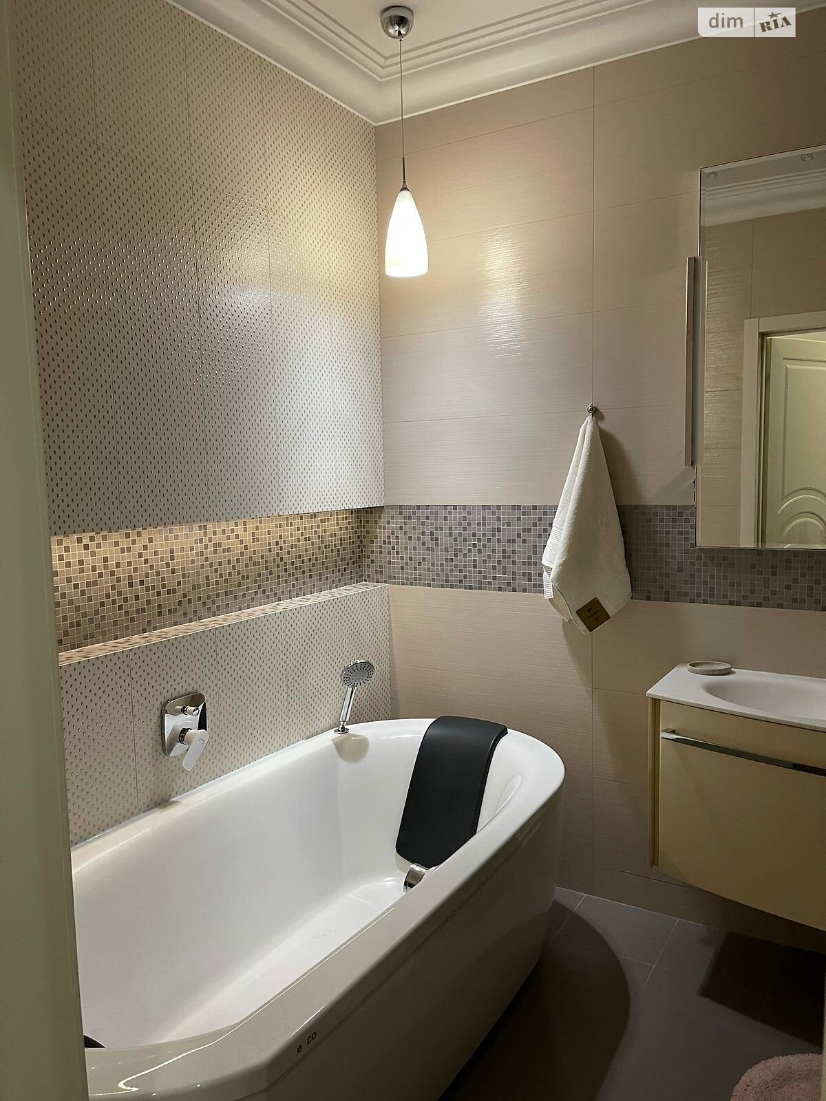 четырехкомнатная квартира в Киеве, район Черная Гора, на ул. Андрея Верхогляда 14 в аренду на долгий срок помесячно фото 1