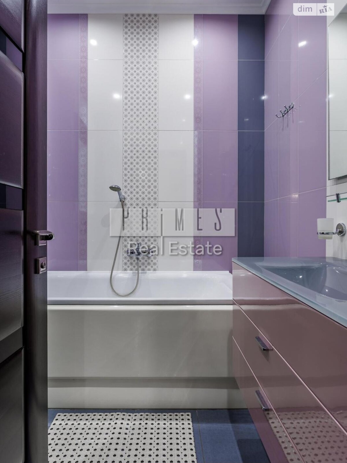 трехкомнатная квартира в Киеве, район Печерский, на ул. Андрея Верхогляда 20 в аренду на долгий срок помесячно фото 1