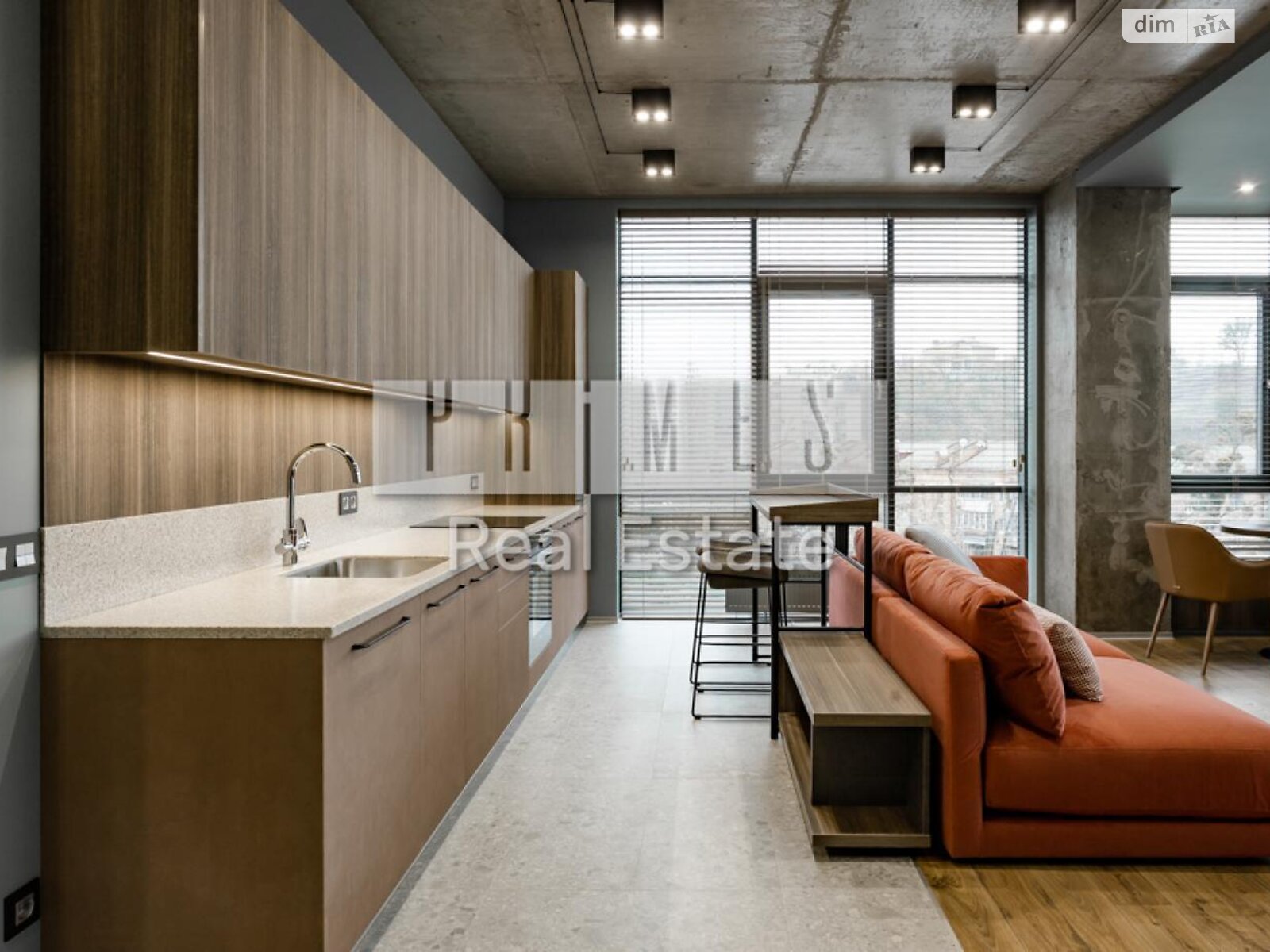 трехкомнатная квартира в Киеве, район Черная Гора, на ул. Андрея Верхогляда 11Б в аренду на долгий срок помесячно фото 1