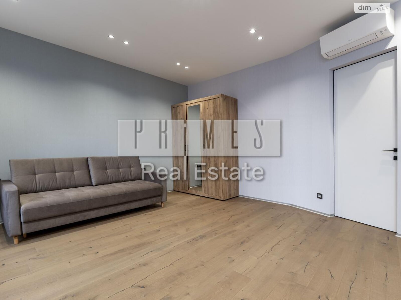 трехкомнатная квартира в Киеве, район Черная Гора, на ул. Андрея Верхогляда 17Б в аренду на долгий срок помесячно фото 1