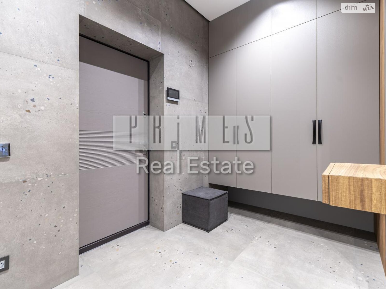 трехкомнатная квартира в Киеве, район Черная Гора, на ул. Андрея Верхогляда 17Б в аренду на долгий срок помесячно фото 1