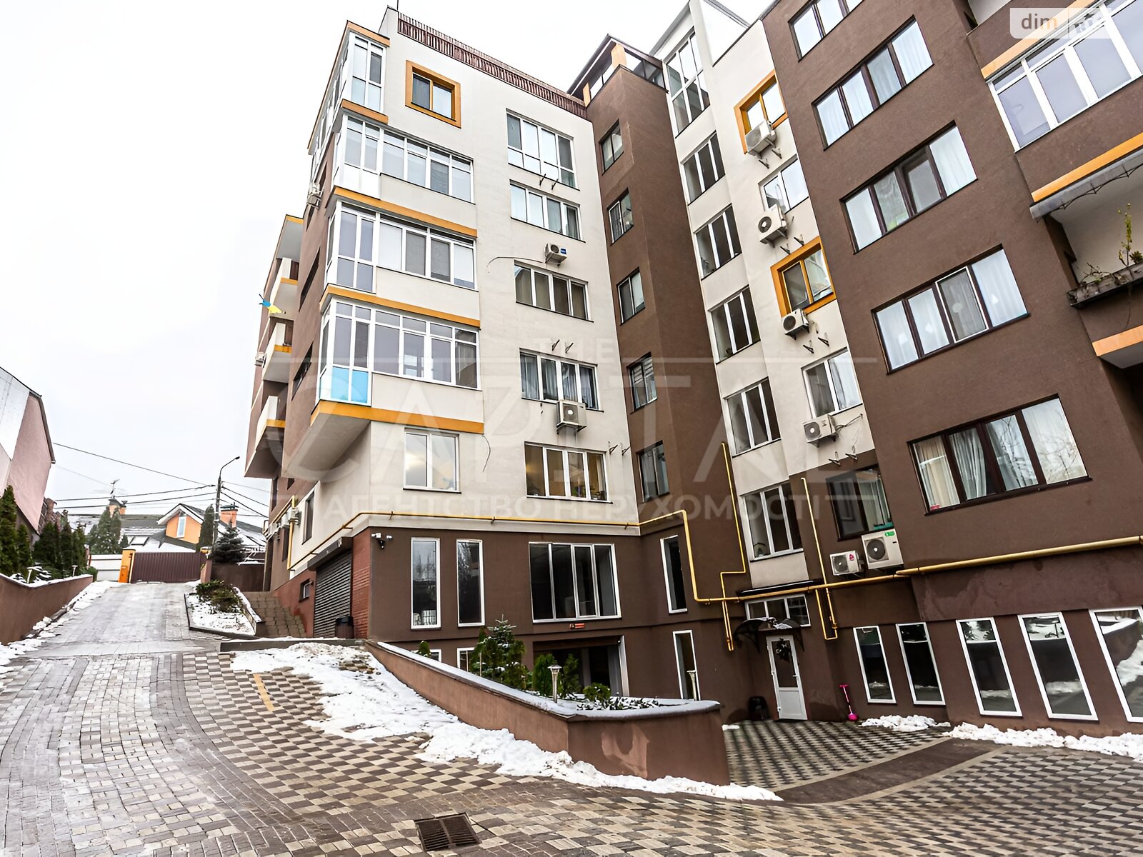трикімнатна квартира в Києві, на вул. Чорногірська 14 в довготривалу оренду помісячно фото 1 трикімнатна квартира в Києві, на вул. Чорногірська 14 в довготривалу оренду помісячно фото 1