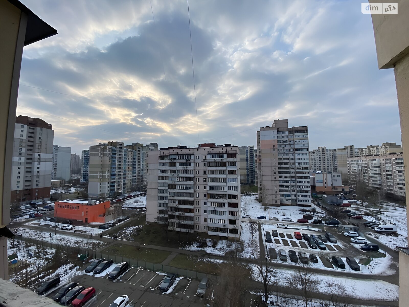 чотирикімнатна квартира в Києві, район Дарницький, на вул. Ахматової Анни 16Г в довготривалу оренду помісячно фото 1