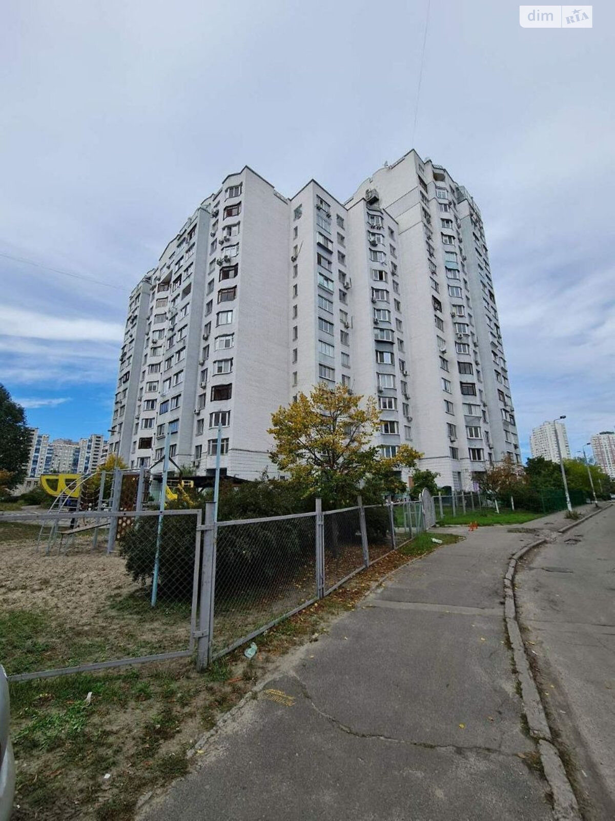 трикімнатна квартира в Києві, район Дарницький, на вул. Ахматової Анни 16Б в довготривалу оренду помісячно фото 1 трикімнатна квартира в Києві, район Дарницький, на вул. Ахматової Анни 16Б в довготривалу оренду помісячно фото 1