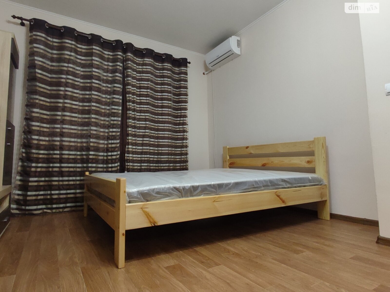 однокімнатна квартира в Києві, район Позняки, на вул. Бориса Гмирі 14 в довготривалу оренду помісячно фото 1 однокімнатна квартира в Києві, район Позняки, на вул. Бориса Гмирі 14 в довготривалу оренду помісячно фото 1