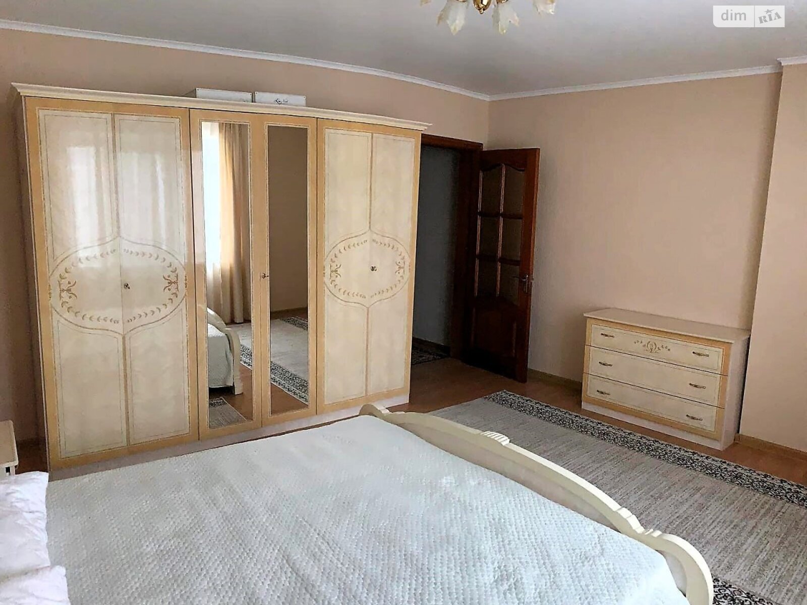 трехкомнатная квартира в Киеве, район Дарницкий, на ул. Братства тарасовцев 12/37 в аренду на долгий срок помесячно фото 1 трехкомнатная квартира в Киеве, район Дарницкий, на ул. Братства тарасовцев 12/37 в аренду на долгий срок помесячно фото 1