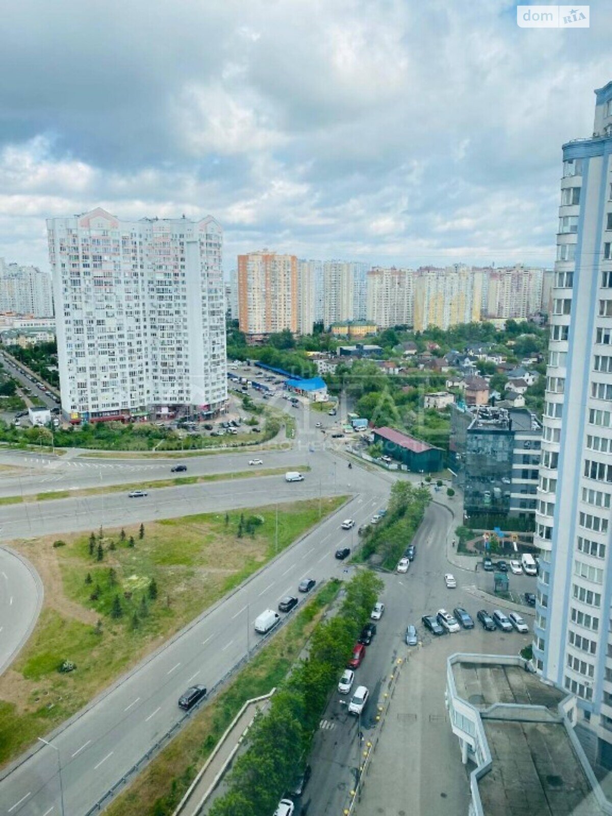 трикімнатна квартира з меблями в Києві, район Дарницький, на наб. Дніпровська 26 в довготривалу оренду помісячно фото 1 трикімнатна квартира з меблями в Києві, район Дарницький, на наб. Дніпровська 26 в довготривалу оренду помісячно фото 1