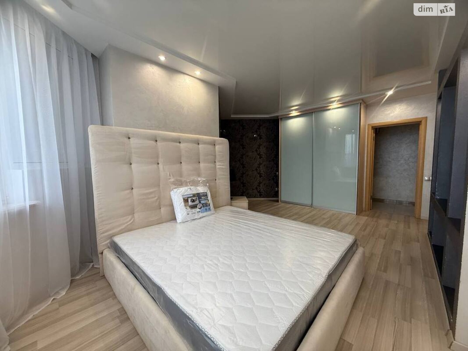 трехкомнатная квартира в Киеве, район Дарницкий, на ул. Княжий Затон 21 в аренду на долгий срок помесячно фото 1