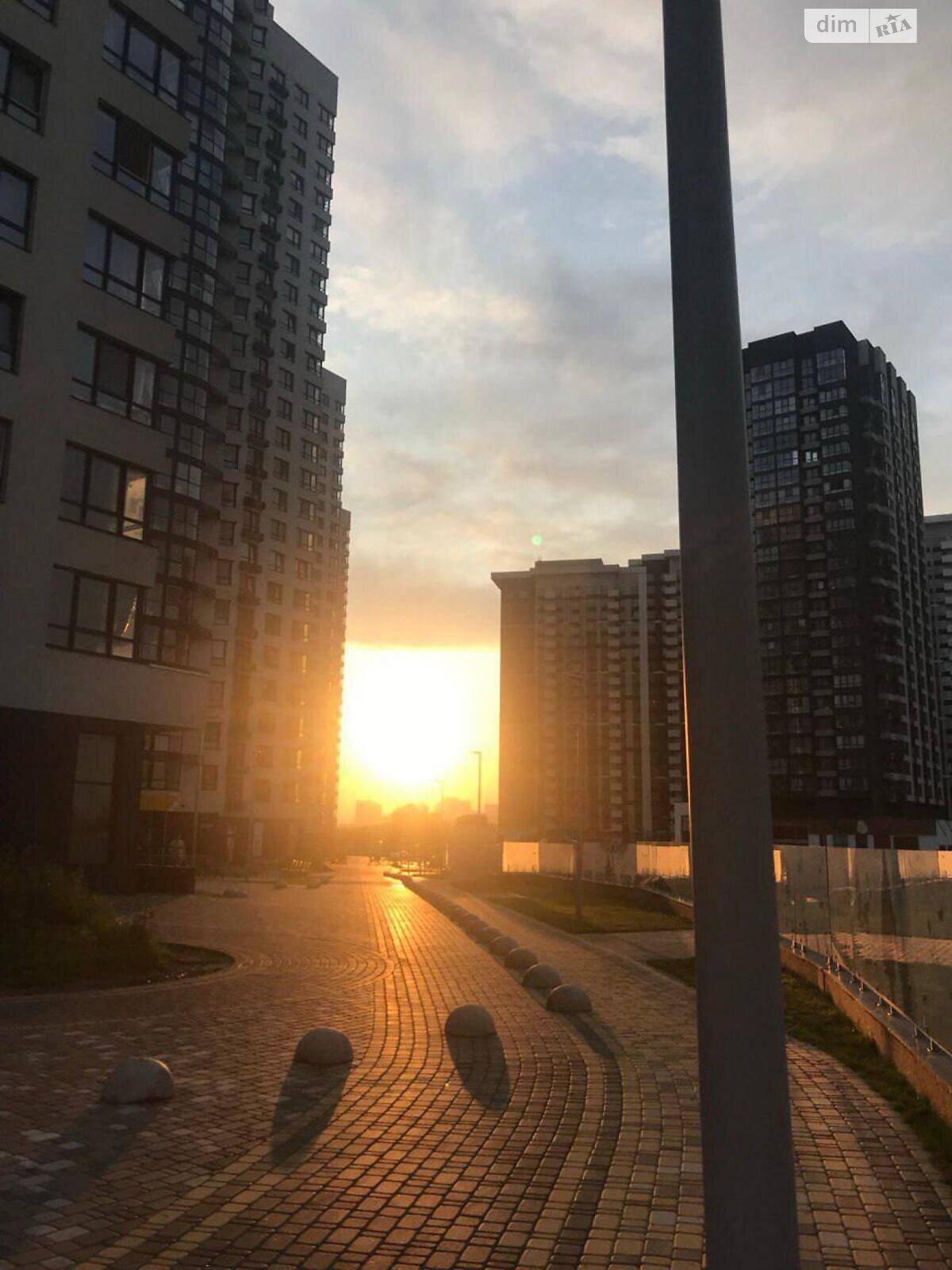 трехкомнатная квартира в Киеве, район Дарницкий, на просп. Николая Бажана 1А в аренду на долгий срок помесячно фото 1