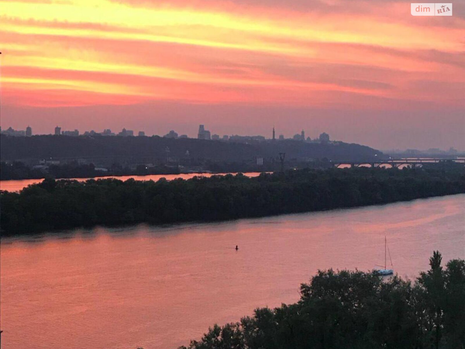 трехкомнатная квартира в Киеве, район Дарницкий, на просп. Николая Бажана 1А в аренду на долгий срок помесячно фото 1